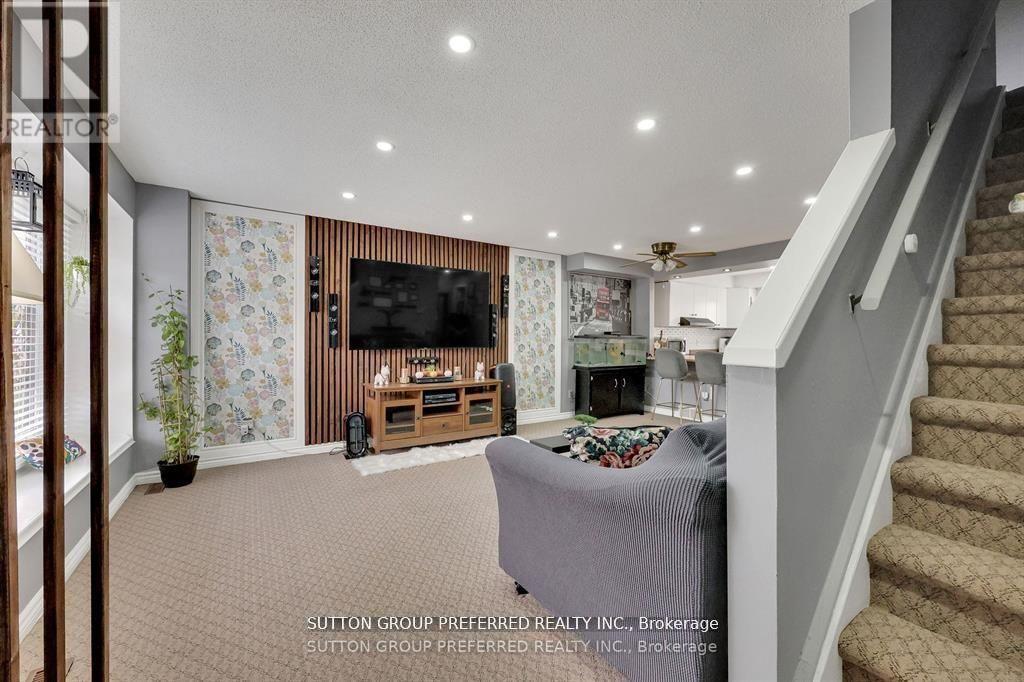 71 - 320 Westminster Avenue, London South (South H), Ontario  N6C 5H5 - Photo 18 - X12473545
