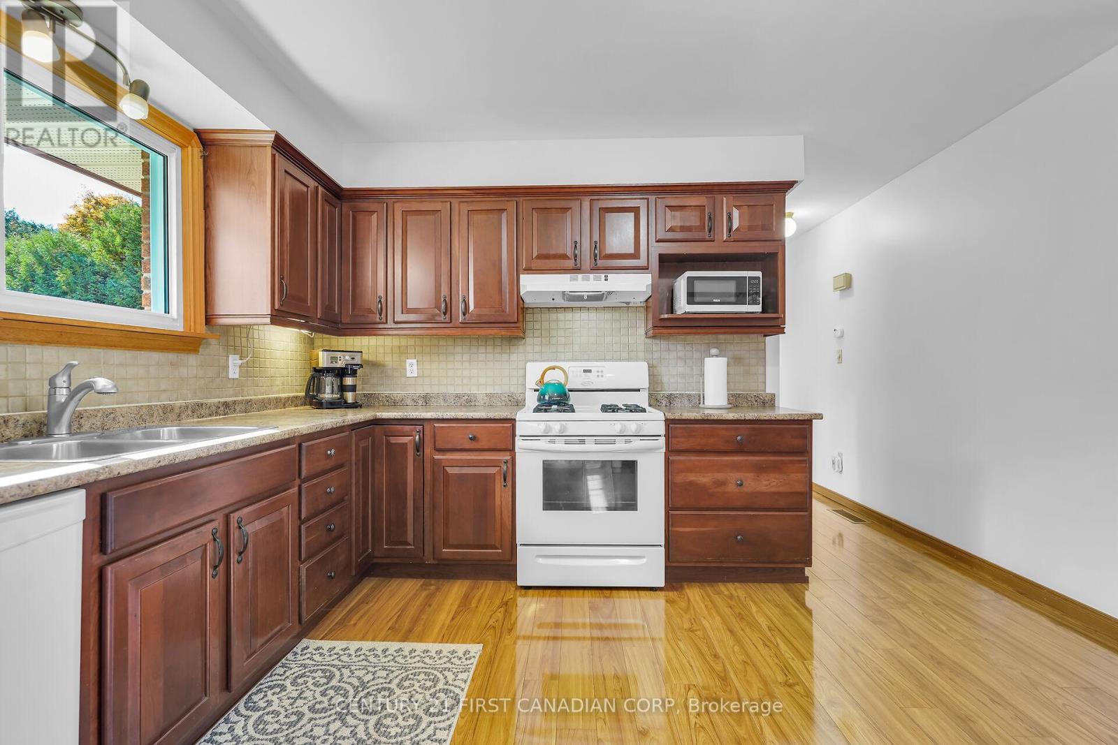 141 Cherry Street, Chatham-Kent (Bothwell), Ontario  N0P 1C0 - Photo 11 - X12473566