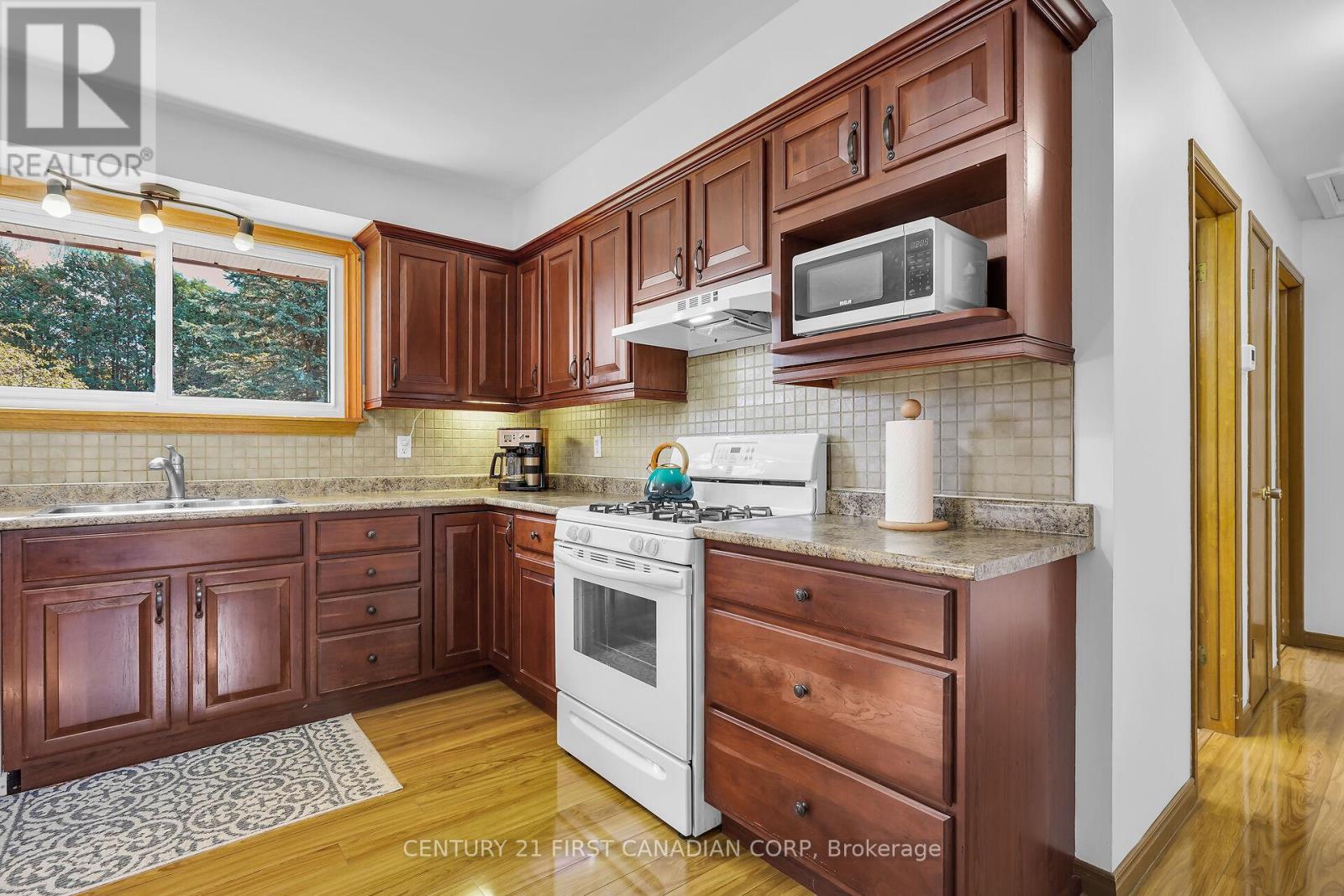 141 Cherry Street, Chatham-Kent (Bothwell), Ontario  N0P 1C0 - Photo 13 - X12473566