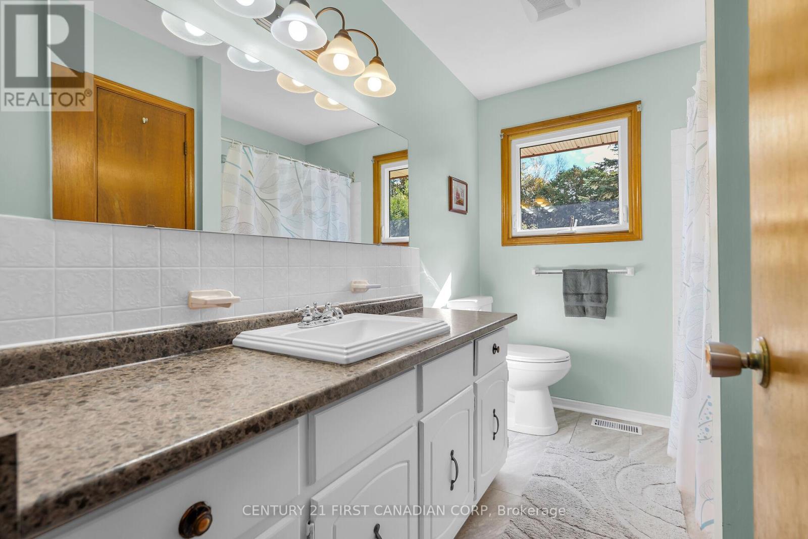 141 Cherry Street, Chatham-Kent (Bothwell), Ontario  N0P 1C0 - Photo 24 - X12473566