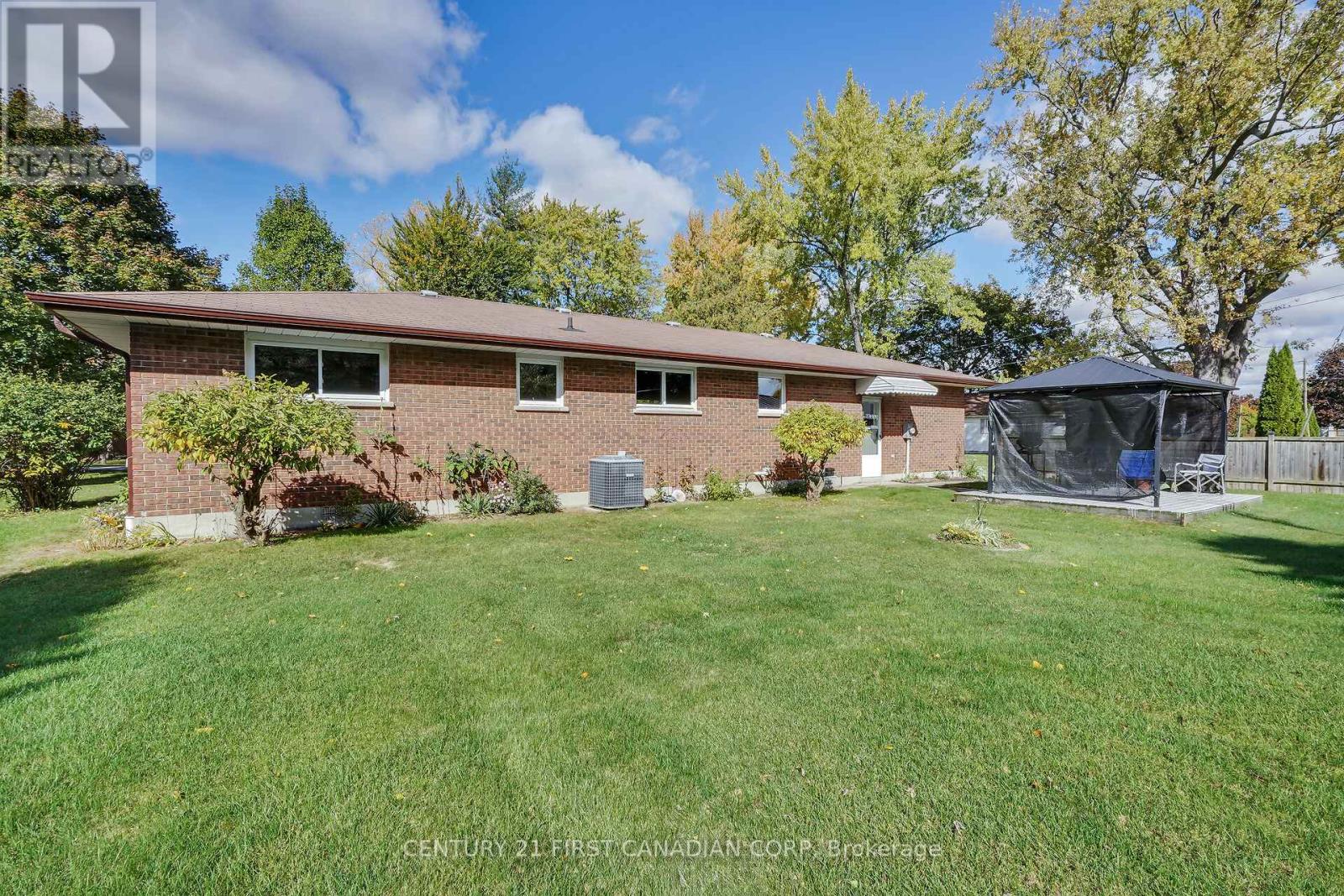 141 Cherry Street, Chatham-Kent (Bothwell), Ontario  N0P 1C0 - Photo 27 - X12473566