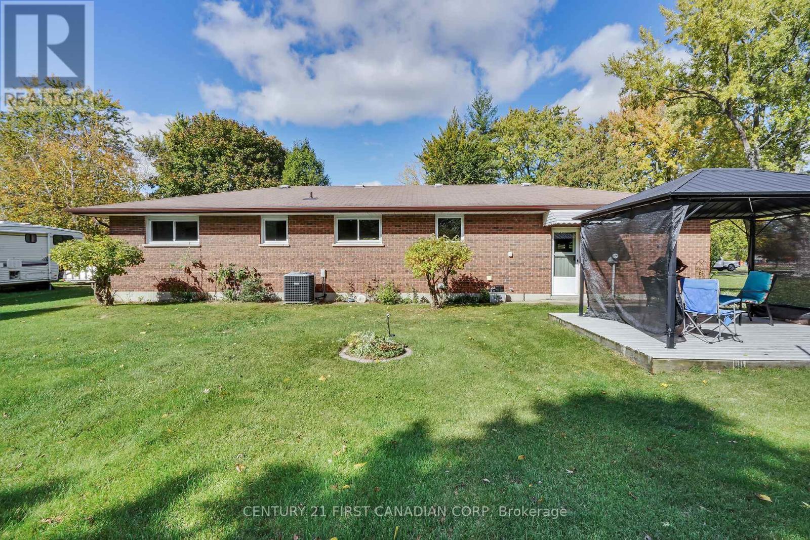 141 Cherry Street, Chatham-Kent (Bothwell), Ontario  N0P 1C0 - Photo 28 - X12473566