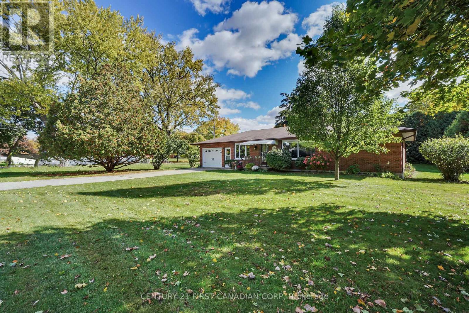 141 Cherry Street, Chatham-Kent (Bothwell), Ontario  N0P 1C0 - Photo 3 - X12473566