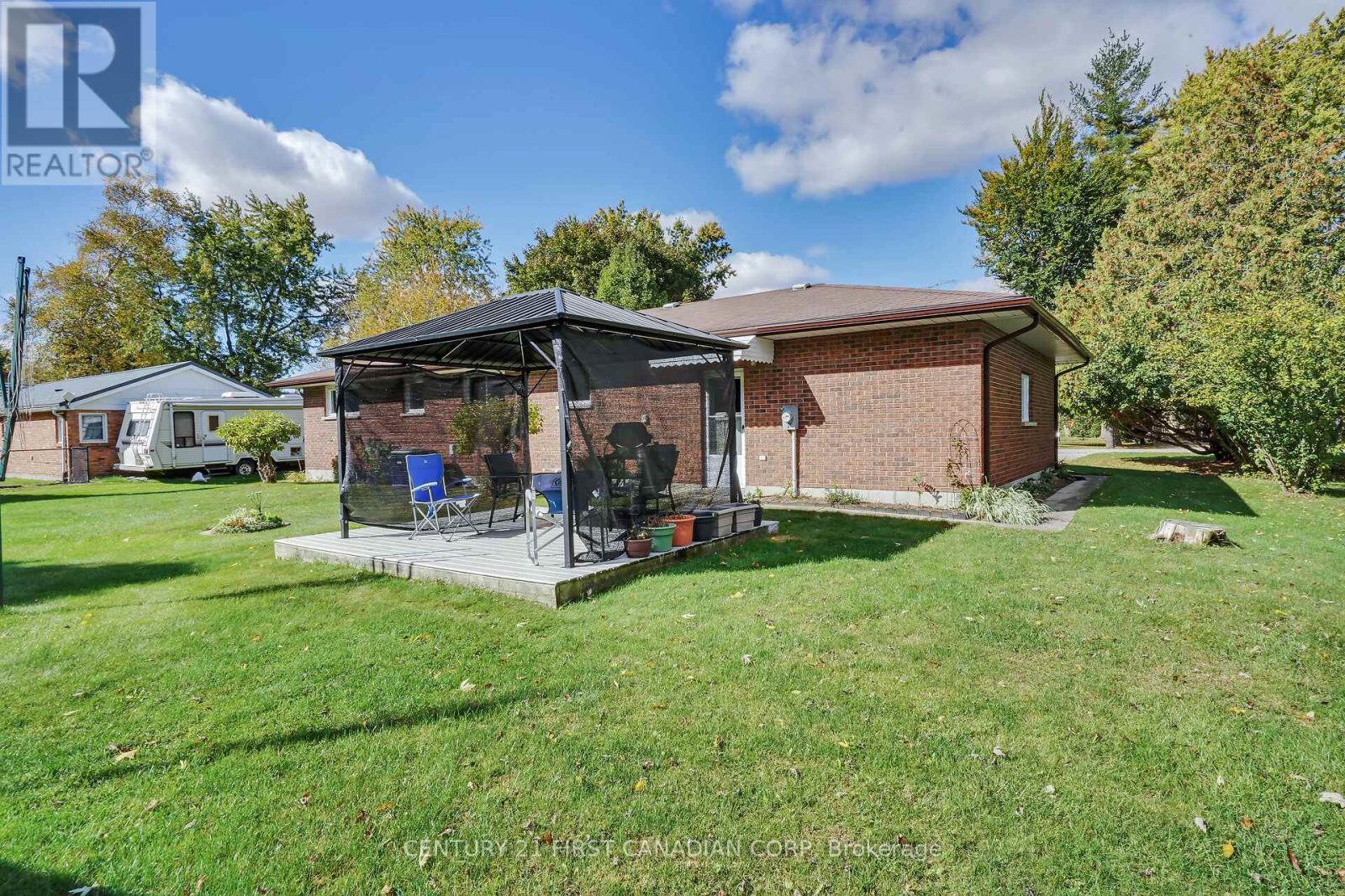 141 Cherry Street, Chatham-Kent (Bothwell), Ontario  N0P 1C0 - Photo 32 - X12473566