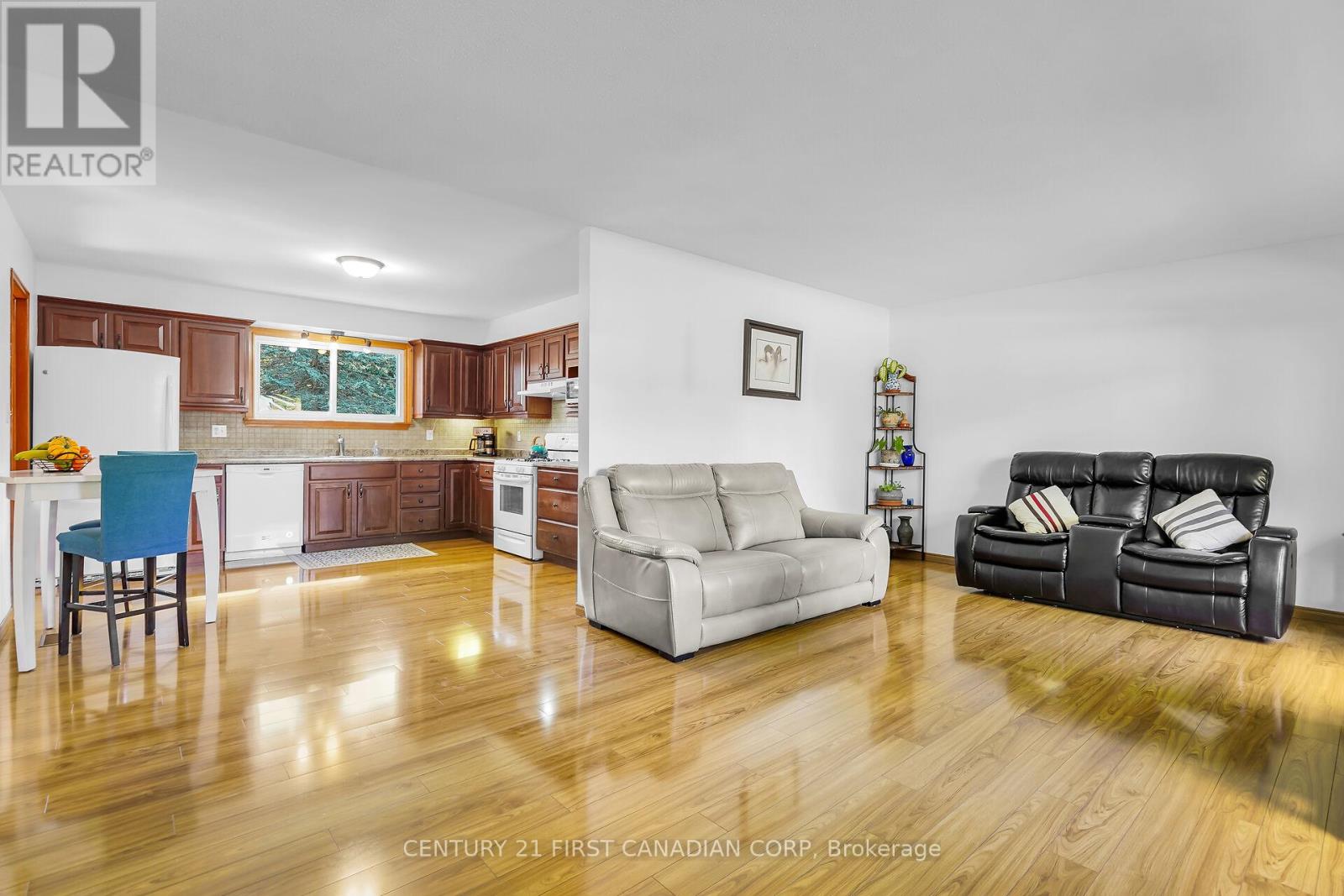 141 Cherry Street, Chatham-Kent (Bothwell), Ontario  N0P 1C0 - Photo 6 - X12473566