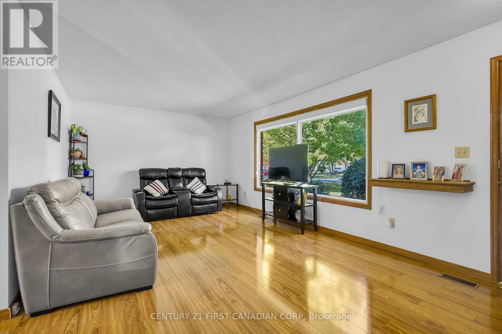 141 Cherry Street, Chatham-Kent (Bothwell), Ontario  N0P 1C0 - Photo 8 - X12473566