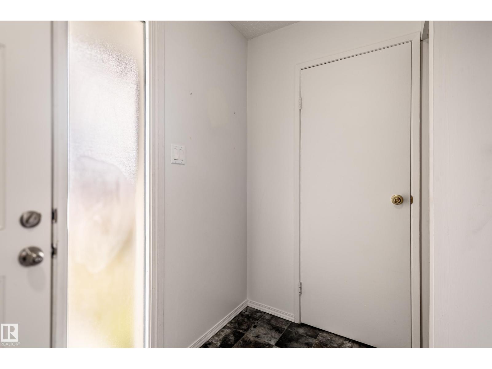 266 Chateau Pl Nw, Edmonton, Alberta  T5T 1V3 - Photo 3 - E4462916