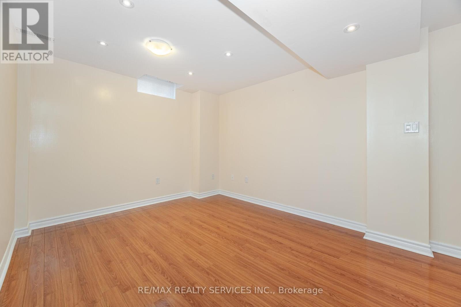 71 Ivy Glen Drive, Vaughan, Ontario  L6A 0P3 - Photo 36 - N12473136