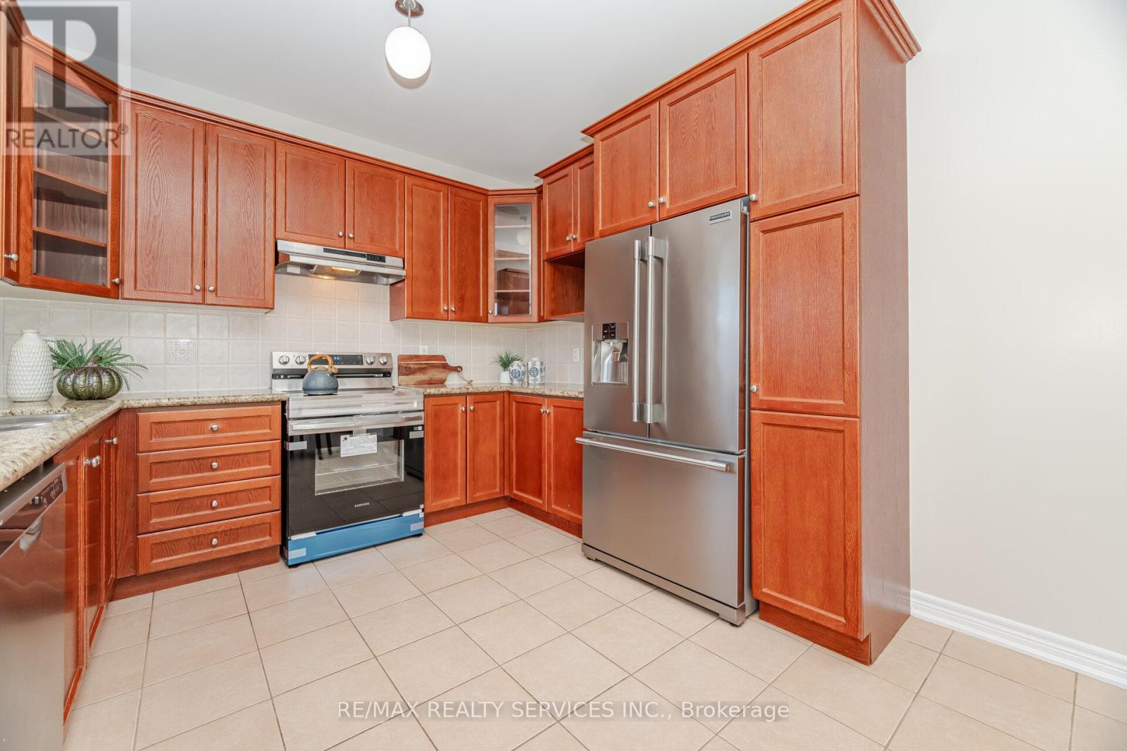 71 Ivy Glen Drive, Vaughan, Ontario  L6A 0P3 - Photo 12 - N12473136