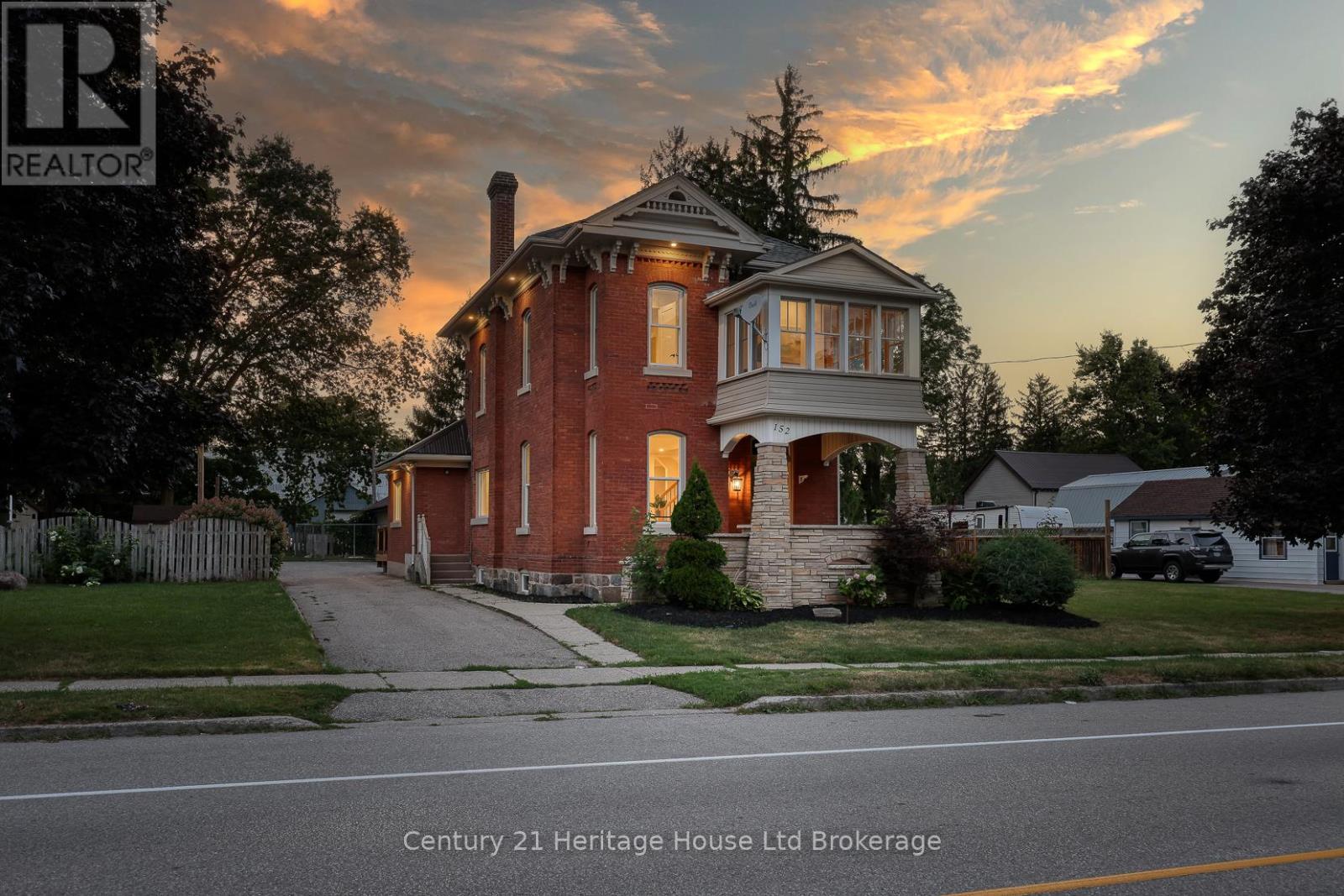 152 Blandford Street, East Zorra-Tavistock, Ontario  N0J 1M0 - Photo 3 - X12473568