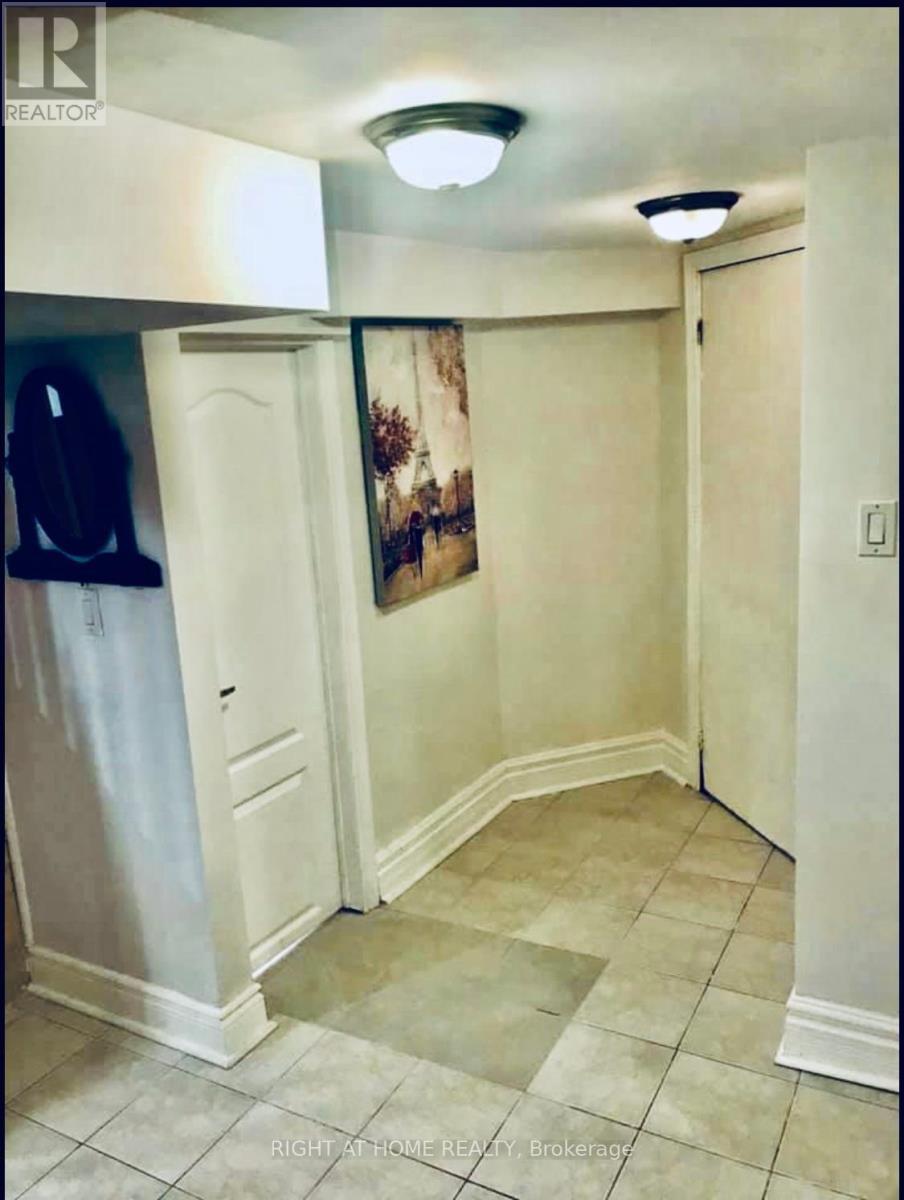 Room#b - 289 Laurentian Avenue, Mississauga, Ontario  L4Z 2S2 - Photo 13 - W12387165