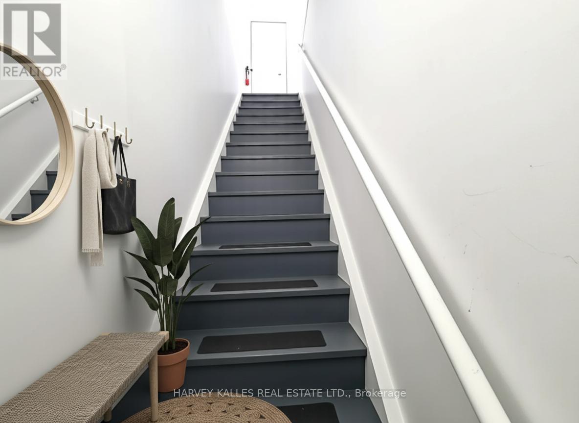 A - 3823 Lakeshore Boulevard W, Toronto, Ontario  M8W 1R2 - Photo 2 - W12464379