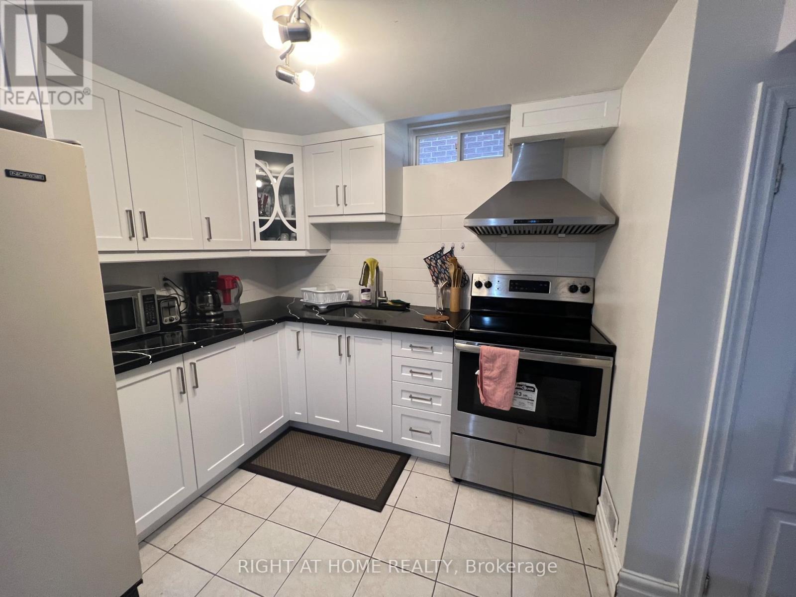 Room#b - 289 Laurentian Avenue, Mississauga, Ontario  L4Z 2S2 - Photo 10 - W12387165