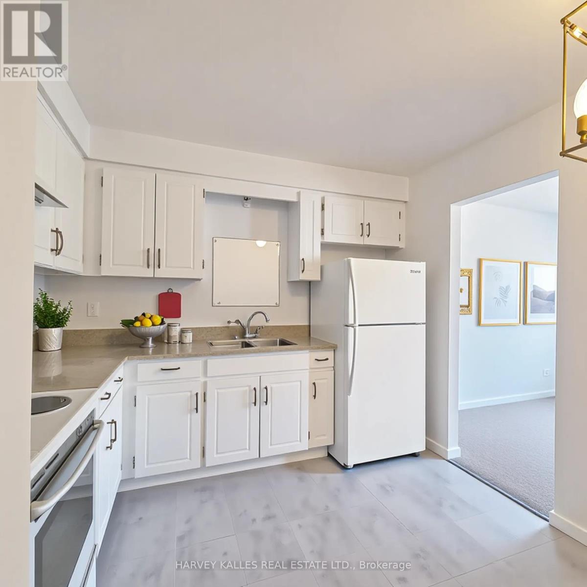 A - 3823 Lakeshore Boulevard W, Toronto, Ontario  M8W 1R2 - Photo 5 - W12464379