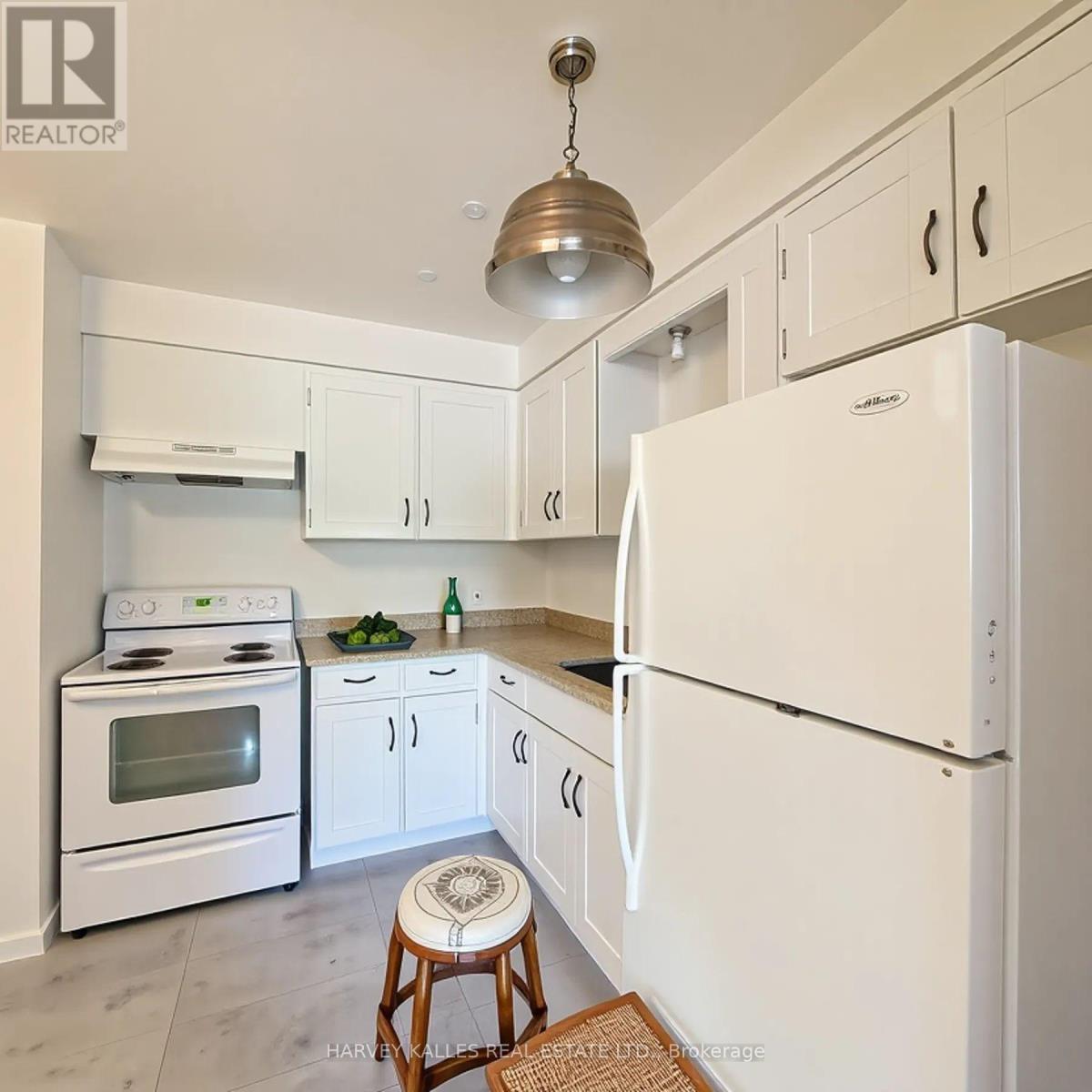 A - 3823 Lakeshore Boulevard W, Toronto, Ontario  M8W 1R2 - Photo 6 - W12464379