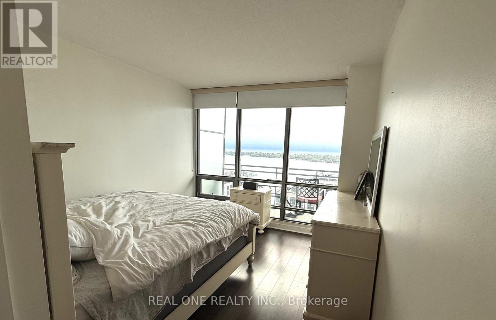 2903 - 5 Mariner Terrace, Toronto, Ontario  M5V 3V6 - Photo 9 - C12473410