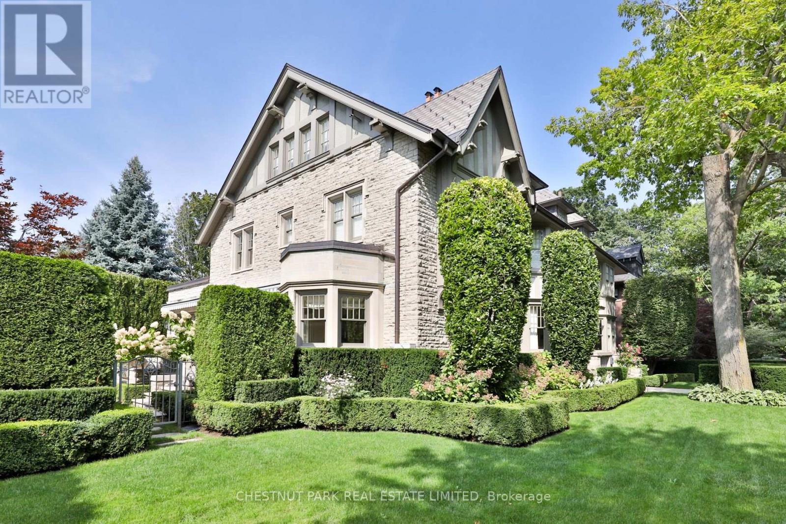 170 Roxborough Drive, Toronto, Ontario  M4W 1X8 - Photo 3 - C12473433