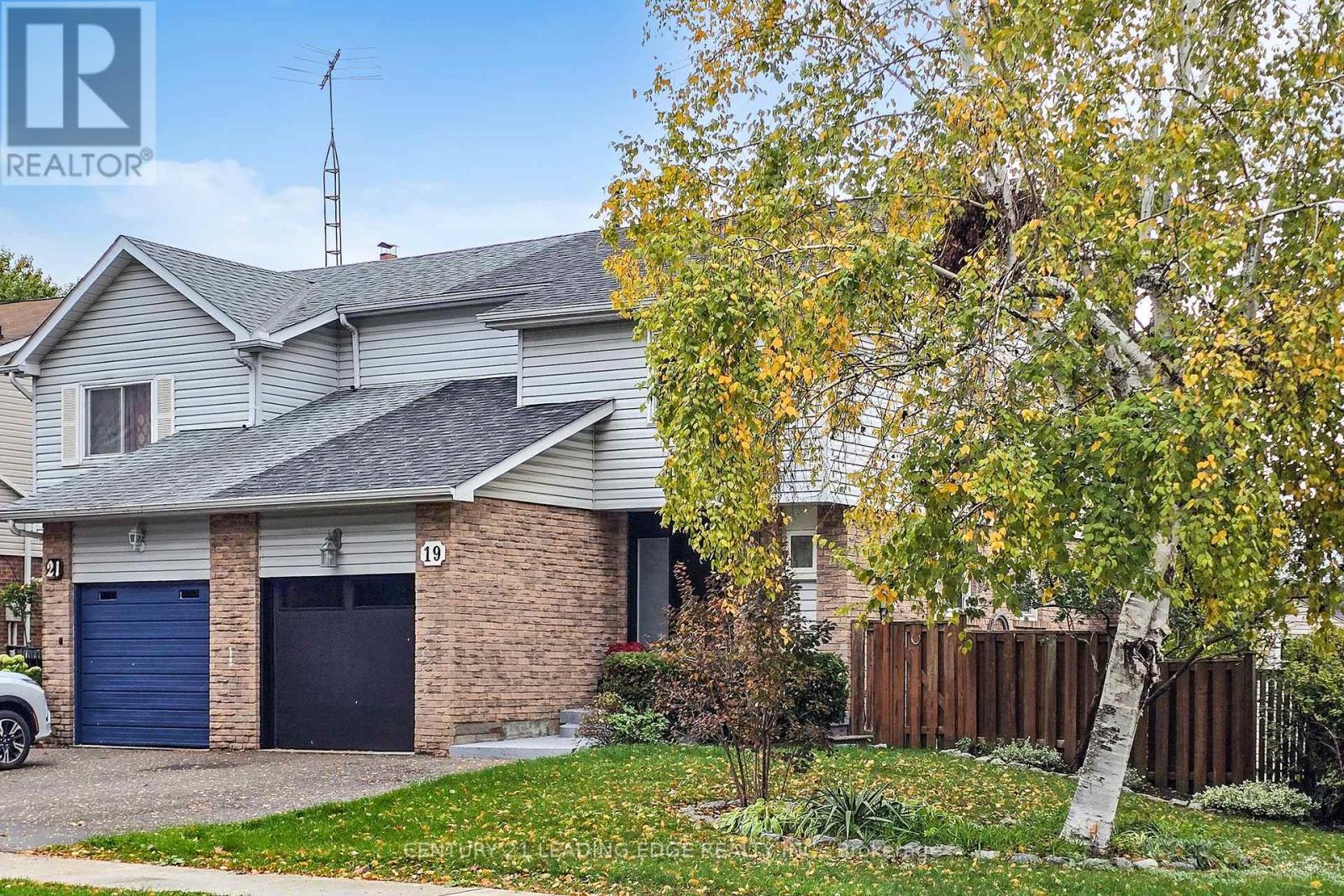 19 Goodfellow Street, Whitby, Ontario  L1P 1C3 - Photo 4 - E12473442