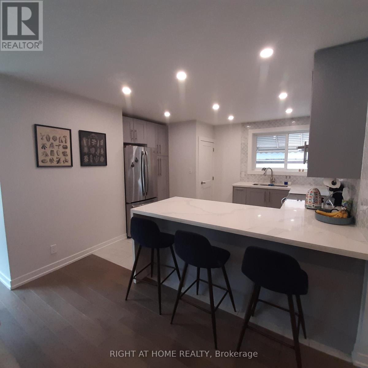 32 Davis Road, Aurora, Ontario  L4G 2B6 - Photo 10 - N12473429