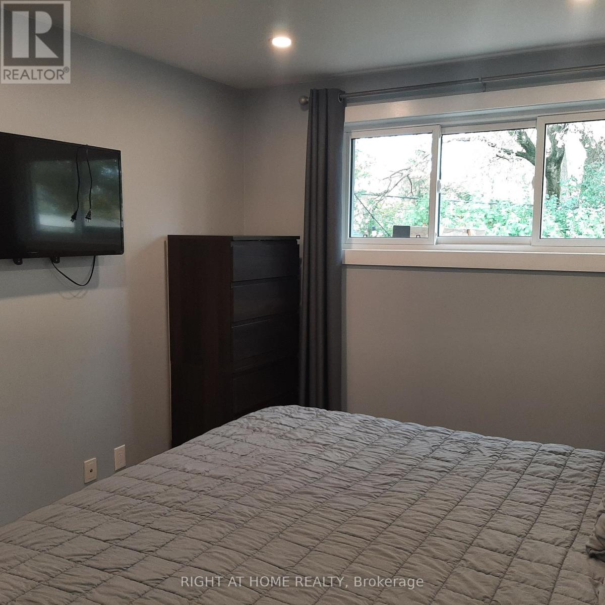 32 Davis Road, Aurora, Ontario  L4G 2B6 - Photo 13 - N12473429