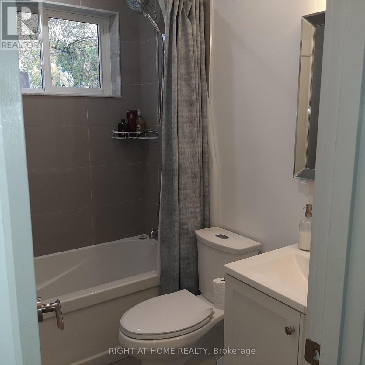 32 Davis Road, Aurora, Ontario  L4G 2B6 - Photo 20 - N12473429