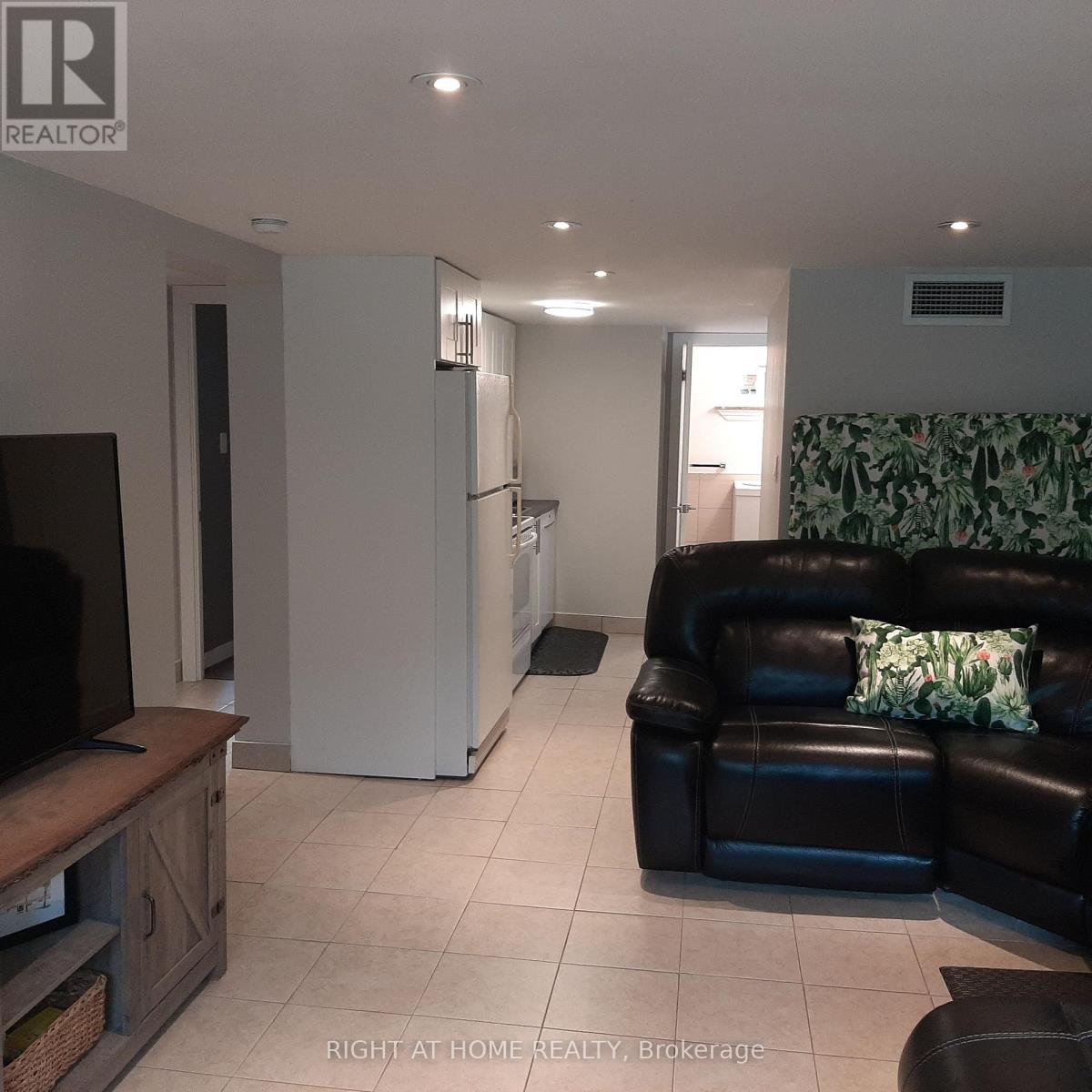 32 Davis Road, Aurora, Ontario  L4G 2B6 - Photo 24 - N12473429