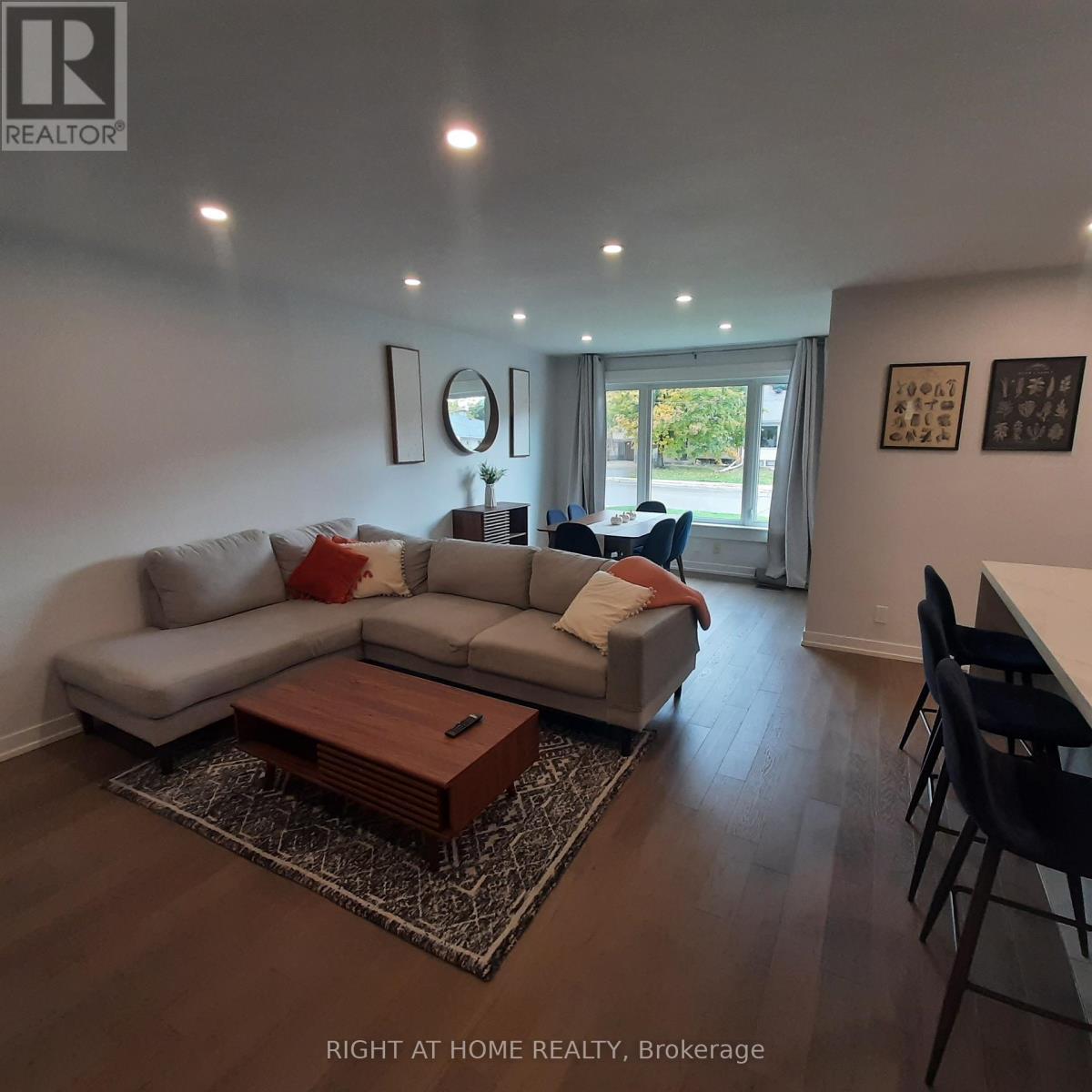 32 Davis Road, Aurora, Ontario  L4G 2B6 - Photo 6 - N12473429