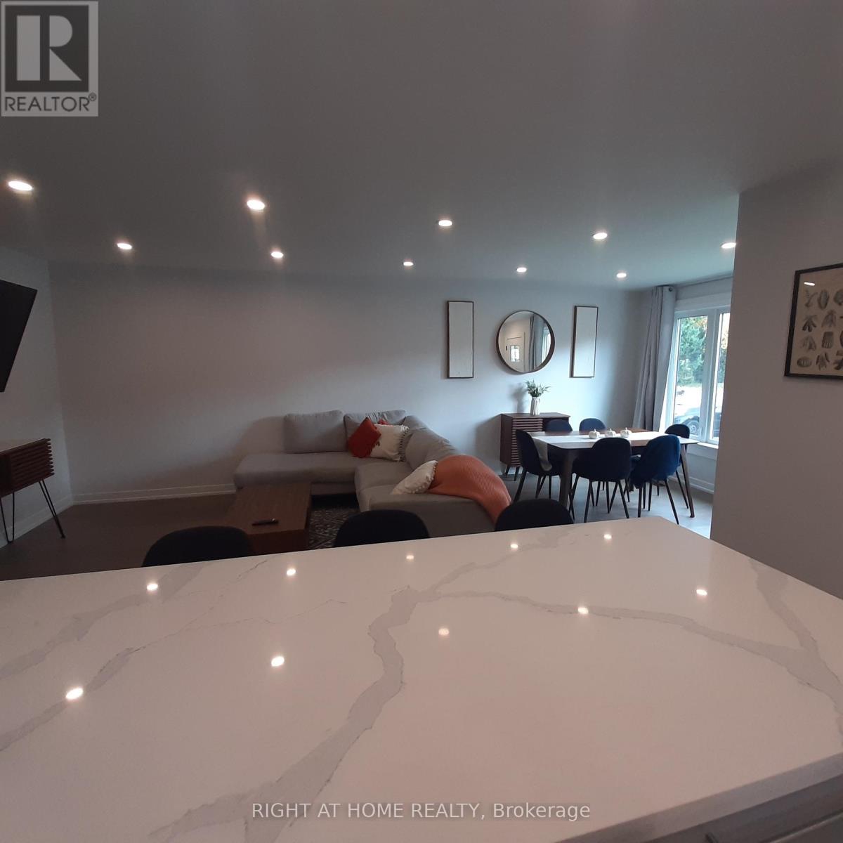 32 Davis Road, Aurora, Ontario  L4G 2B6 - Photo 7 - N12473429