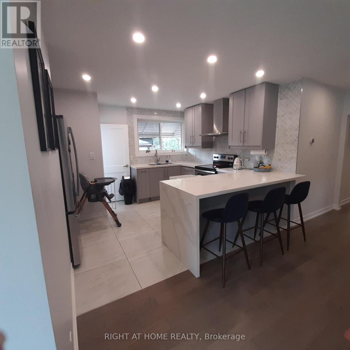 32 Davis Road, Aurora, Ontario  L4G 2B6 - Photo 8 - N12473429