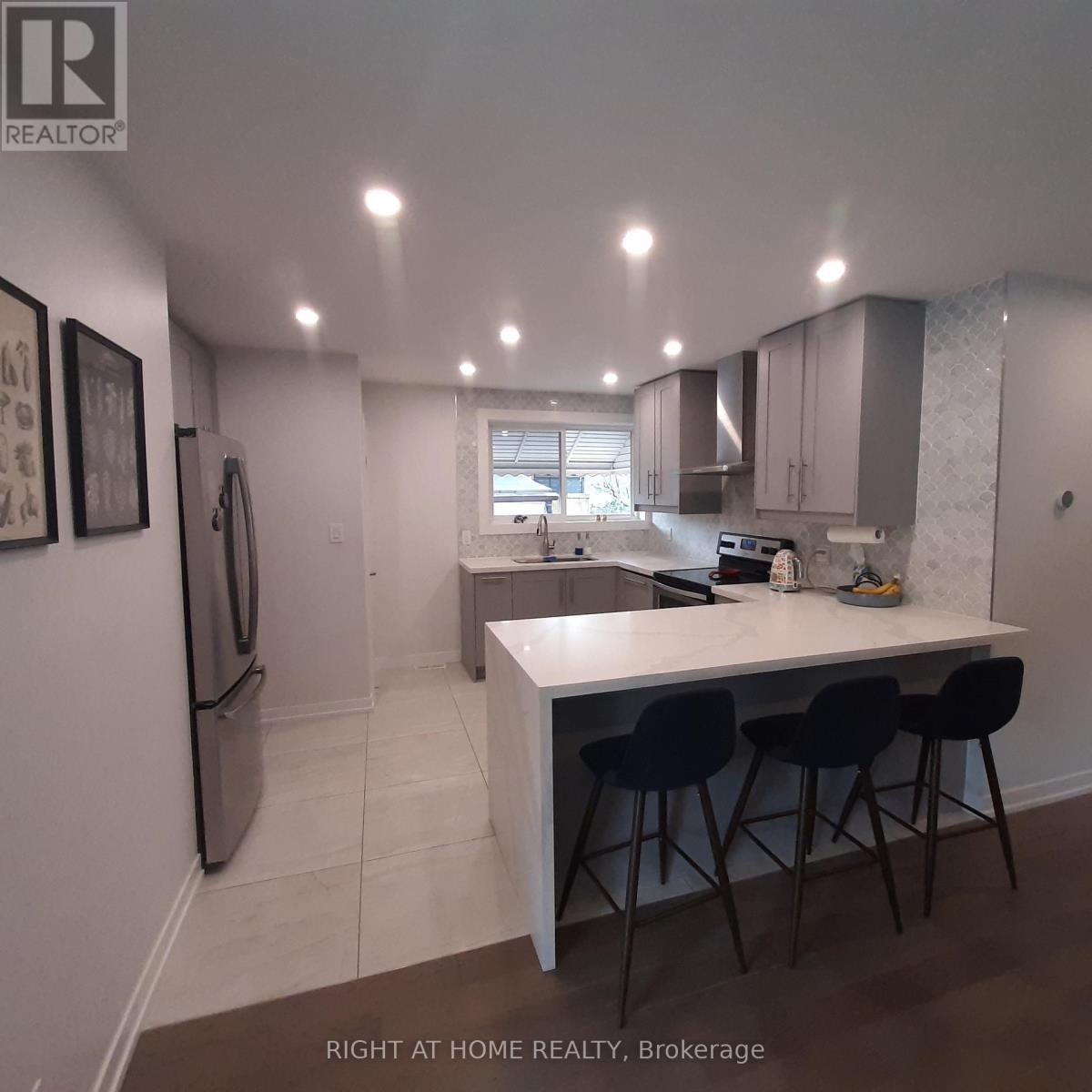 32 Davis Road, Aurora, Ontario  L4G 2B6 - Photo 9 - N12473429
