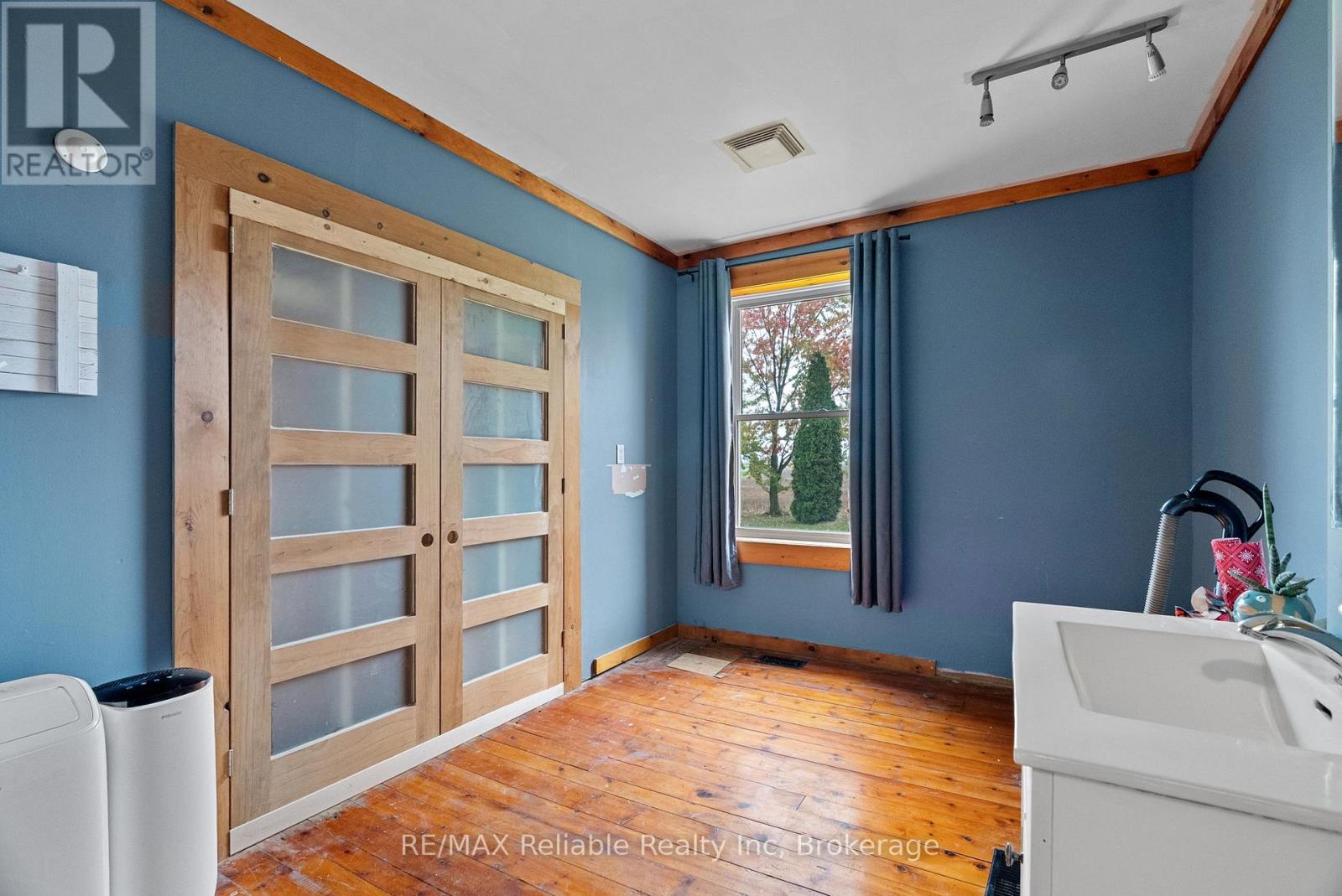 Photo 17 of 40 for 43488 Chiselhurst Road