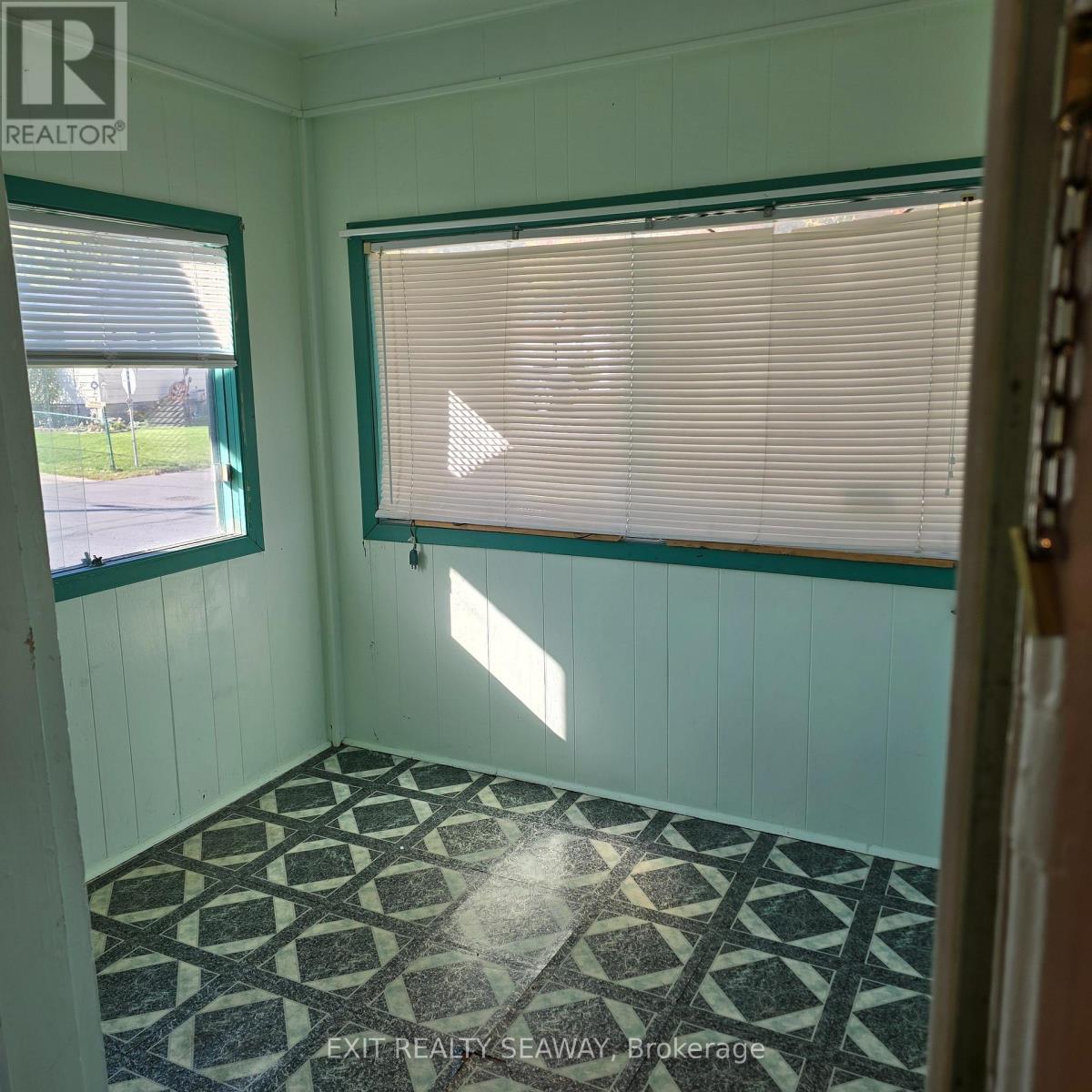 106 6th Street W, Cornwall, Ontario  K6J 2W4 - Photo 8 - X12473559
