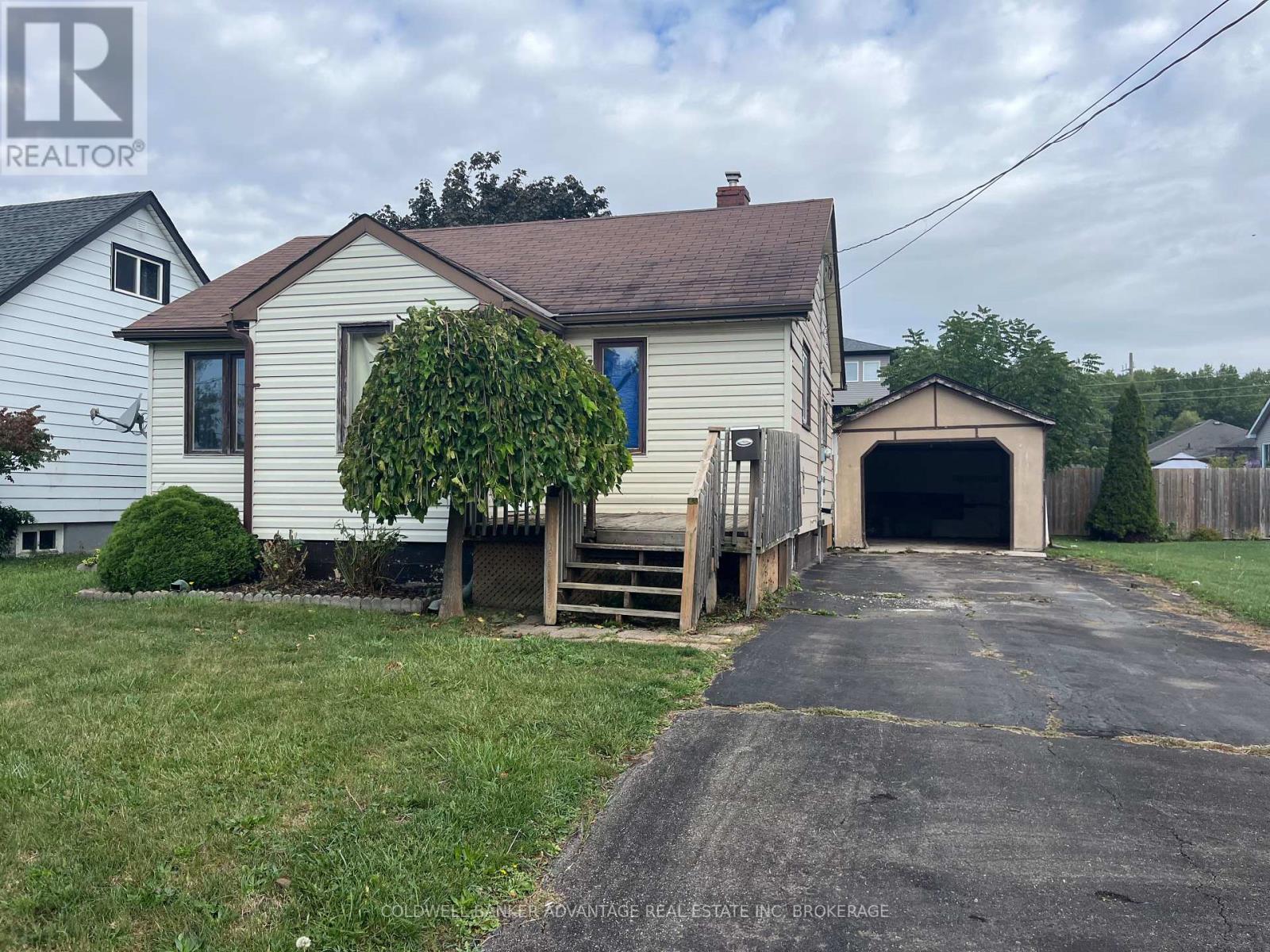 64 Huron Street, Welland, Ontario  L3B 5J4 - Photo 12 - X12429980