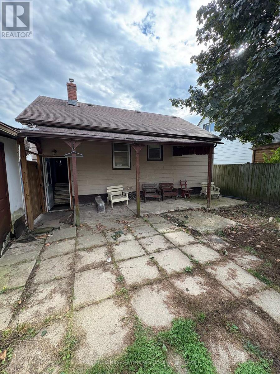 64 Huron Street, Welland, Ontario  L3B 5J4 - Photo 8 - X12429980