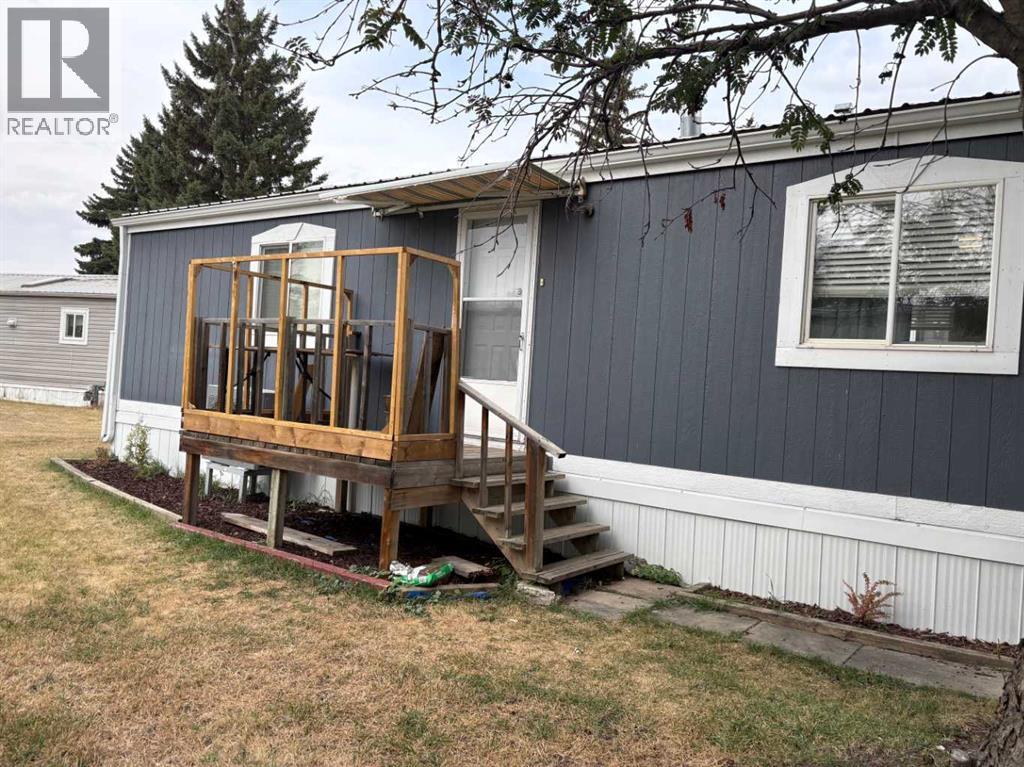 33 Parkside Drive, Red Deer, Alberta  T4P 1K1 - Photo 2 - A2260963