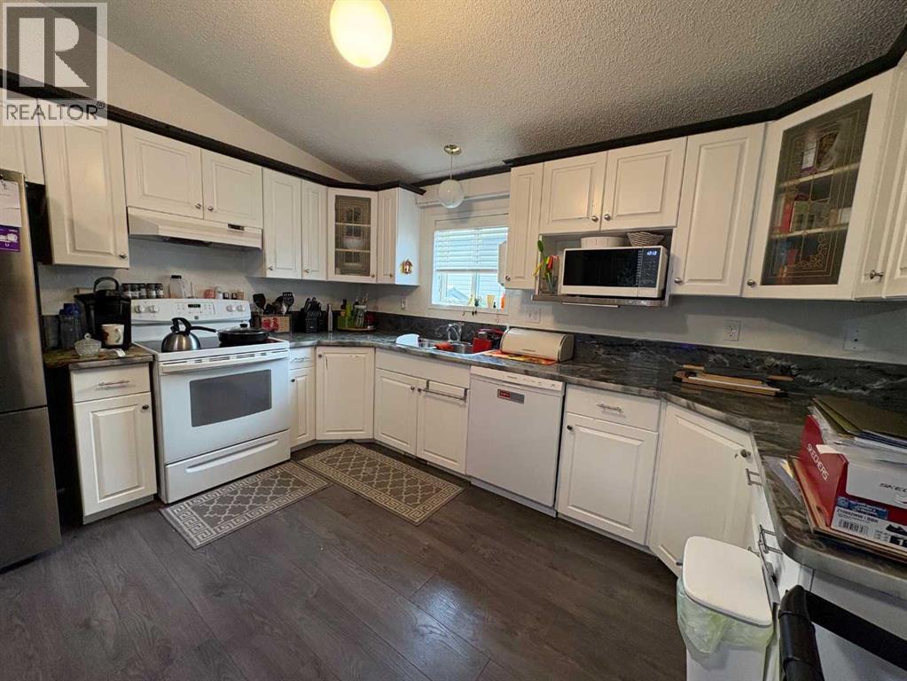 33 Parkside Drive, Red Deer, Alberta  T4P 1K1 - Photo 5 - A2260963