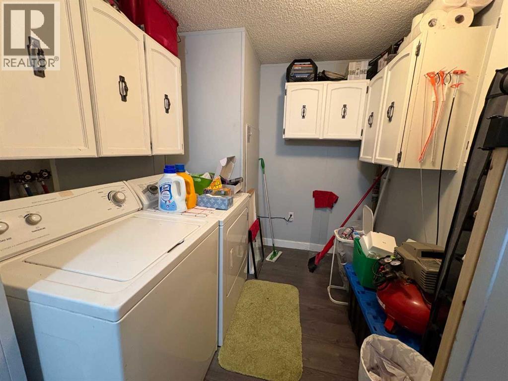 33 Parkside Drive, Red Deer, Alberta  T4P 1K1 - Photo 15 - A2260963