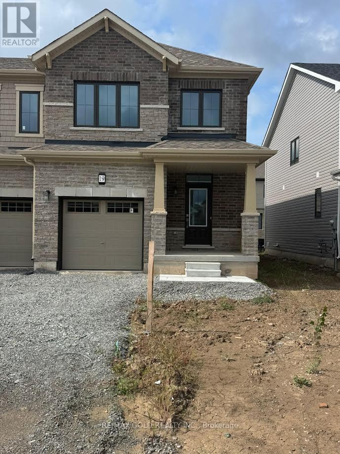 19 Lemon Avenue, Thorold, Ontario  L0S 1K0 - Photo 1 - X12473425
