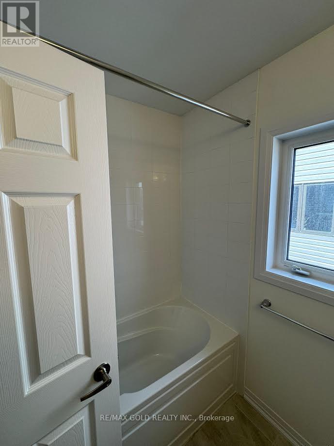 19 Lemon Avenue, Thorold, Ontario  L0S 1K0 - Photo 12 - X12473425