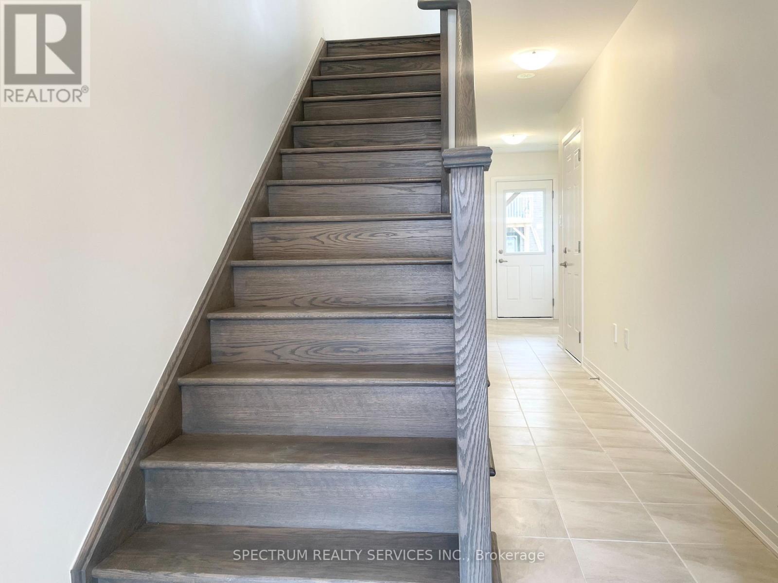 5 Hine Road, Brantford, Ontario  N3T 0W4 - Photo 2 - X12473440