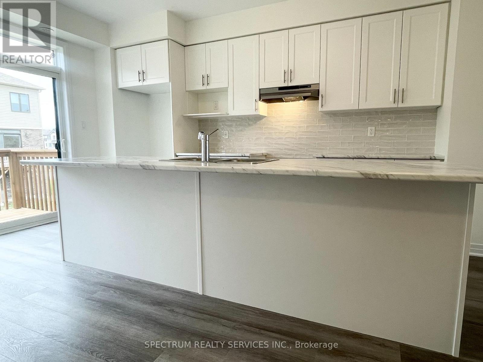 5 Hine Road, Brantford, Ontario  N3T 0W4 - Photo 3 - X12473440