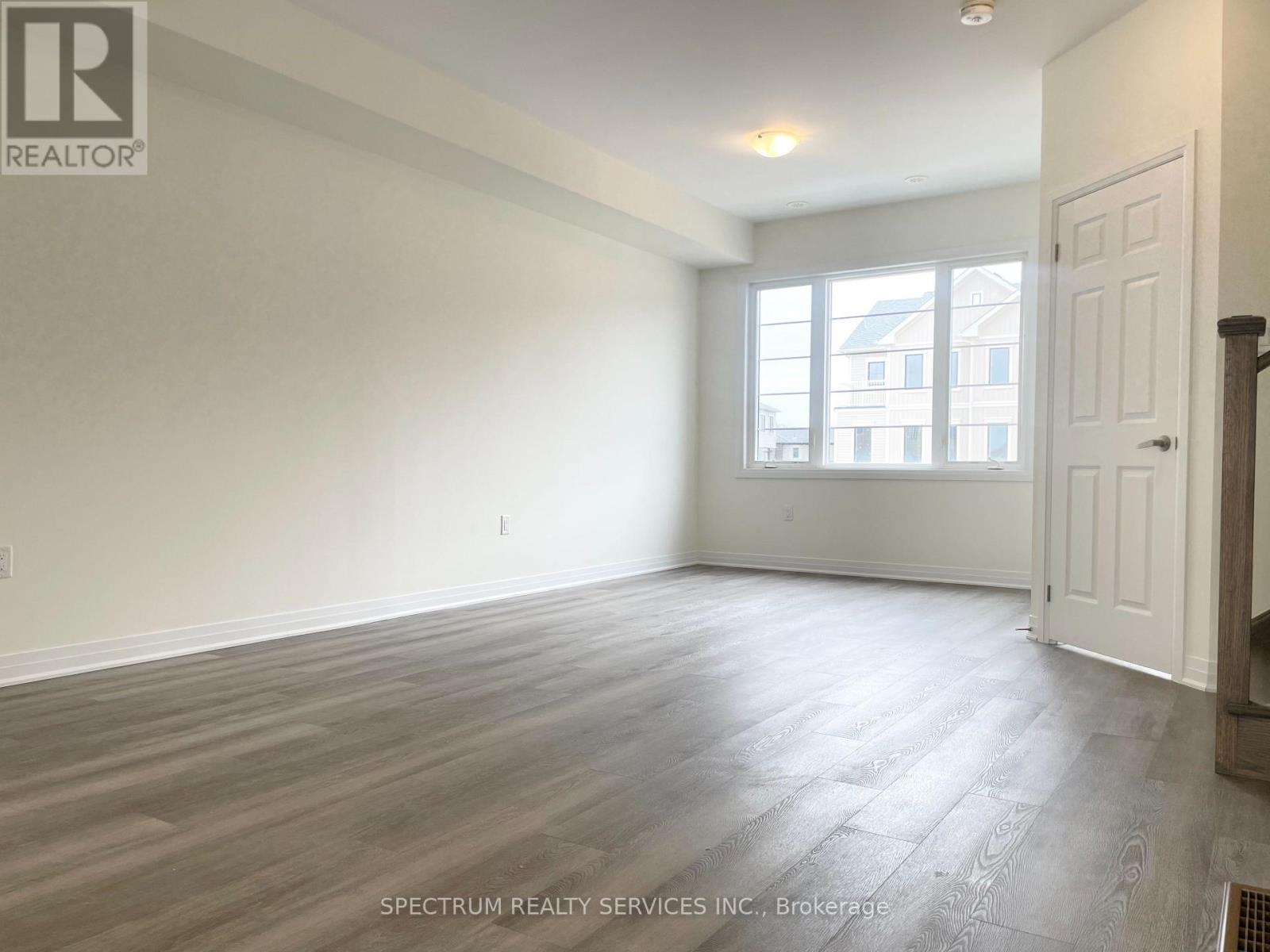 5 Hine Road, Brantford, Ontario  N3T 0W4 - Photo 4 - X12473440