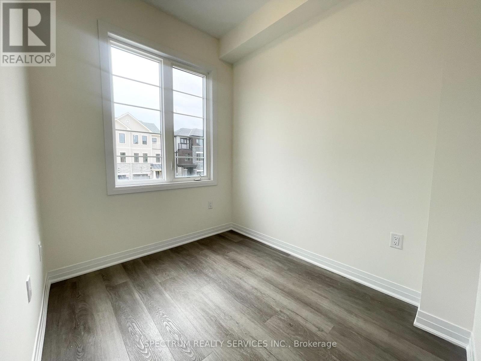 5 Hine Road, Brantford, Ontario  N3T 0W4 - Photo 6 - X12473440