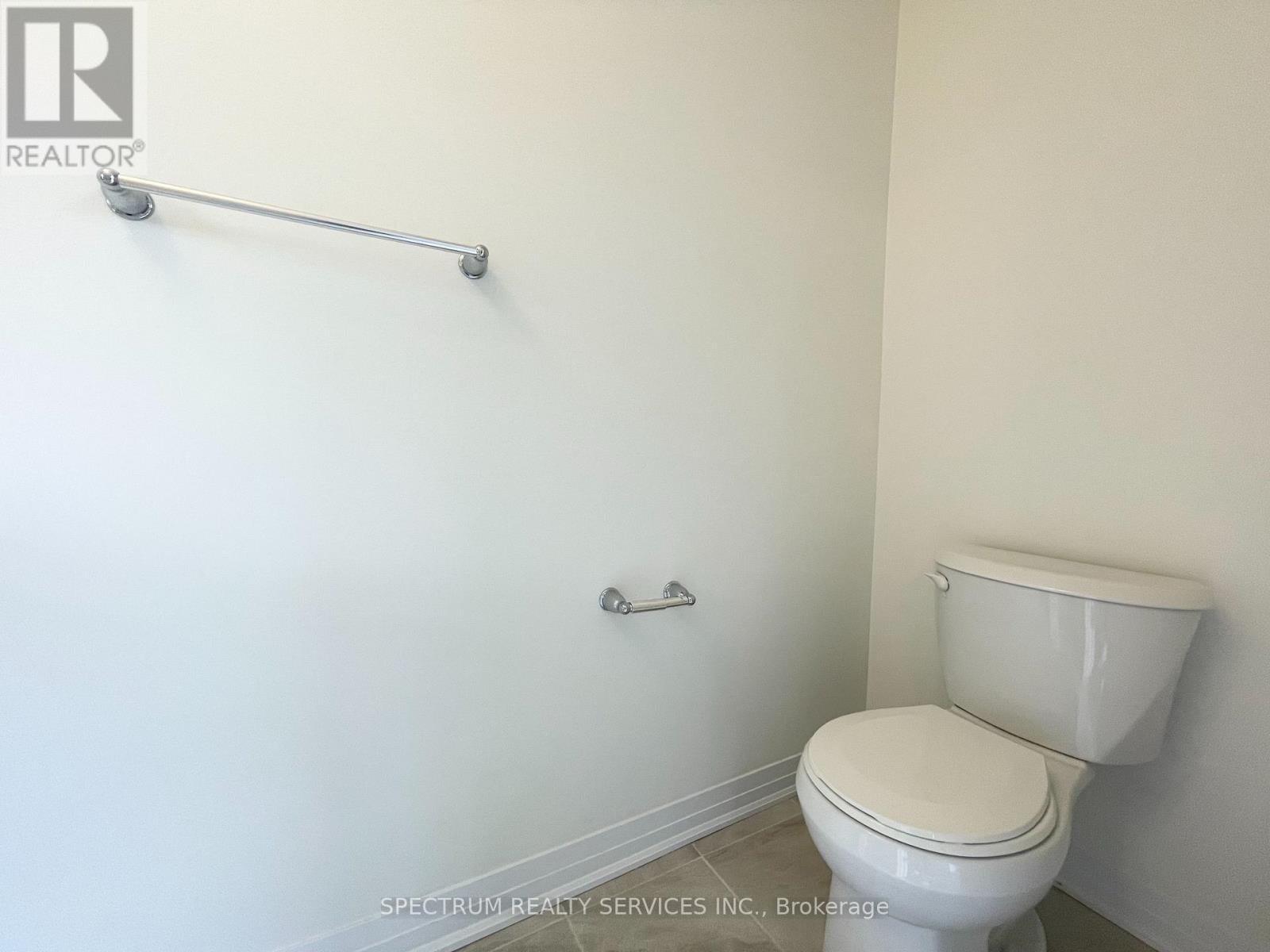 5 Hine Road, Brantford, Ontario  N3T 0W4 - Photo 9 - X12473440