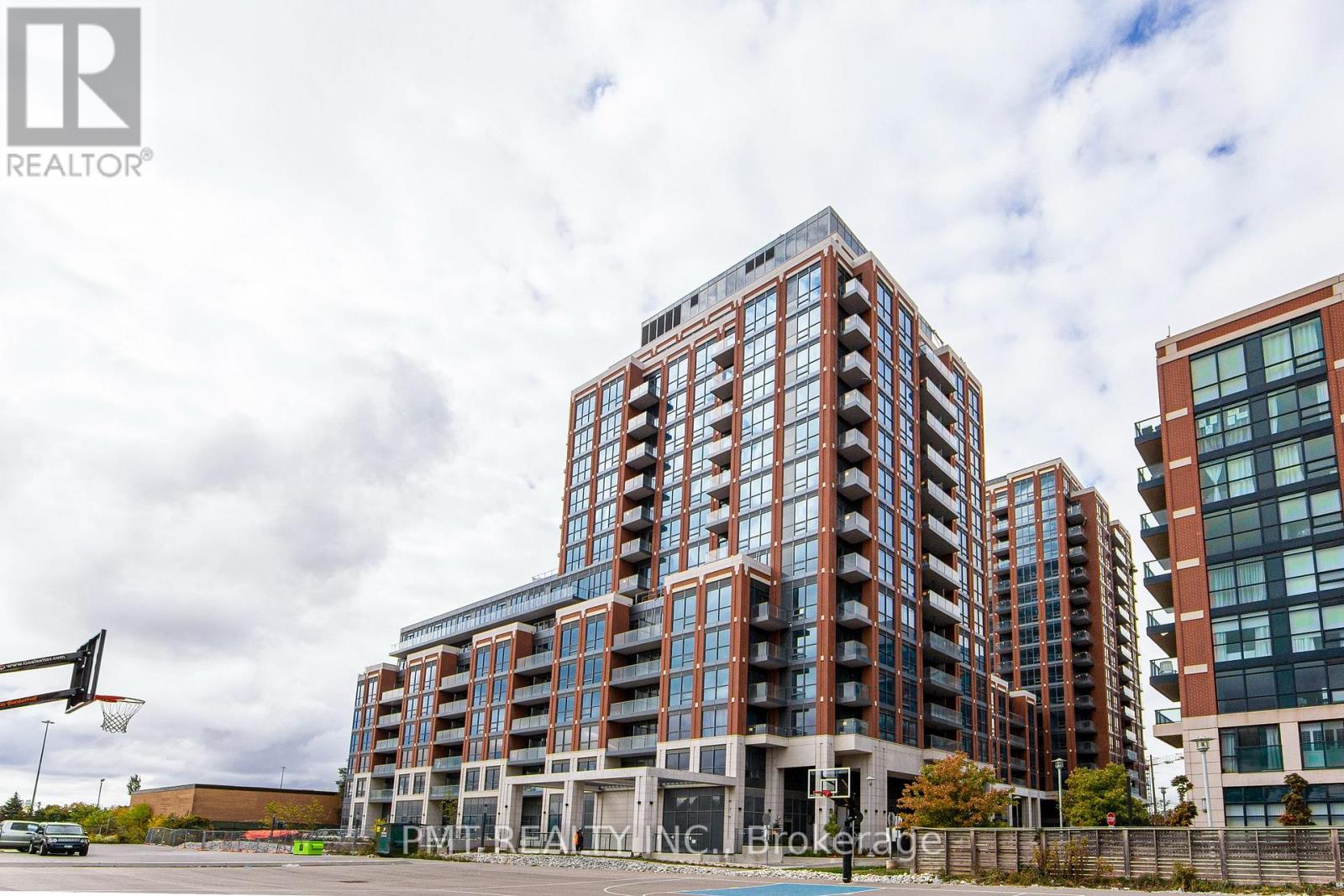 301 - 31 TIPPETT ROAD, Toronto, Ontario