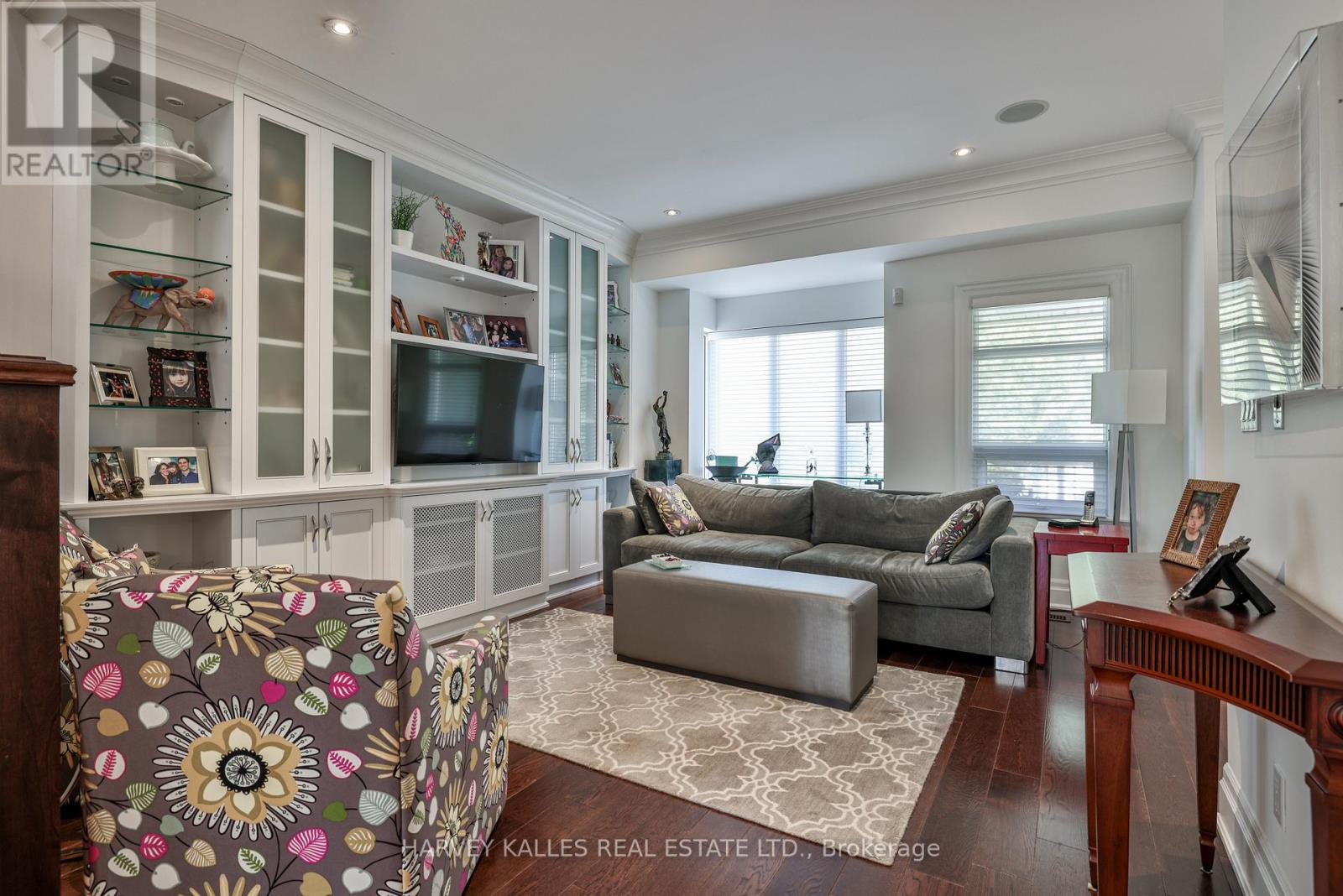 417 St Germain Avenue, Toronto, Ontario  M5M 1T7 - Photo 6 - C12473557