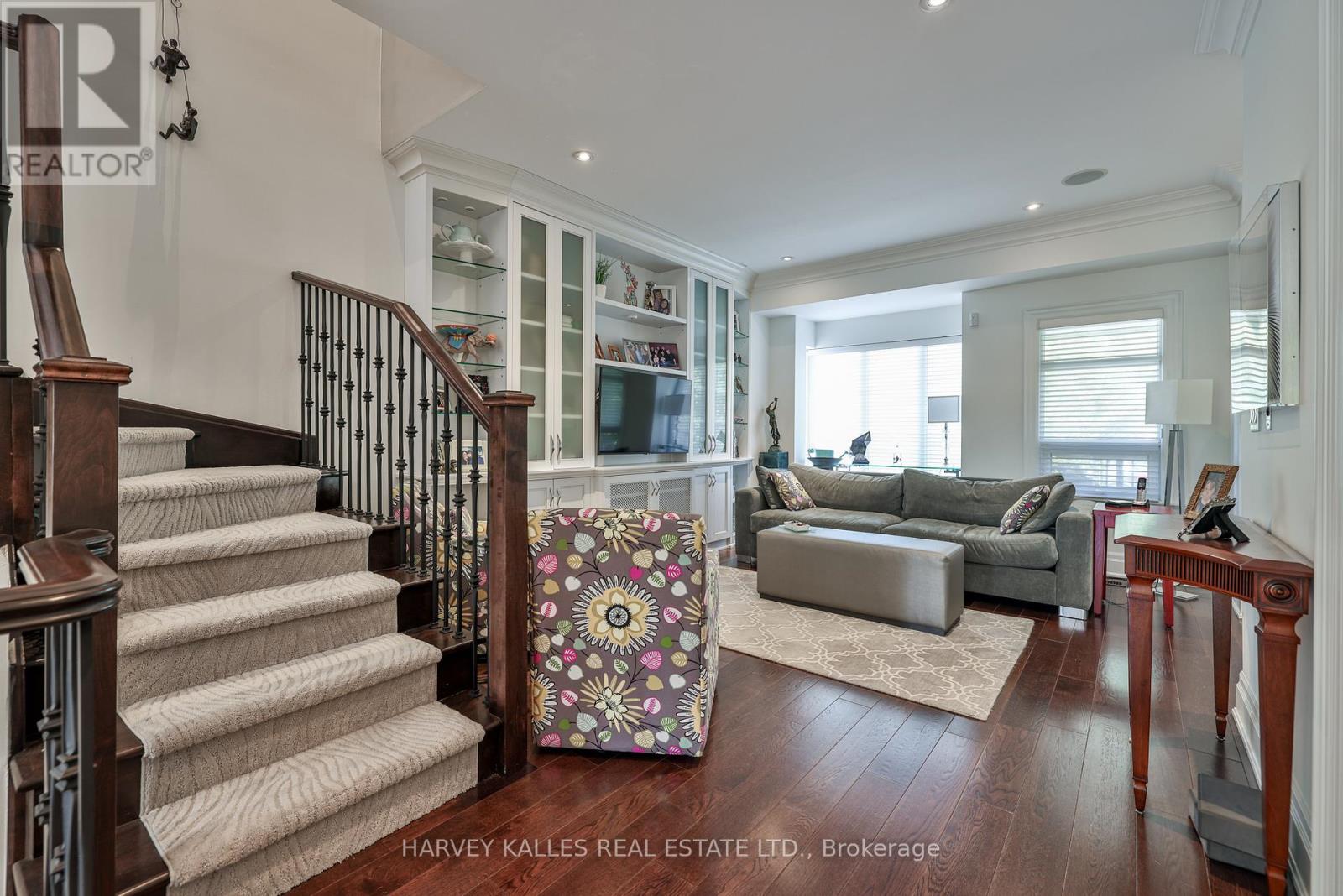 417 St Germain Avenue, Toronto, Ontario  M5M 1T7 - Photo 7 - C12473557