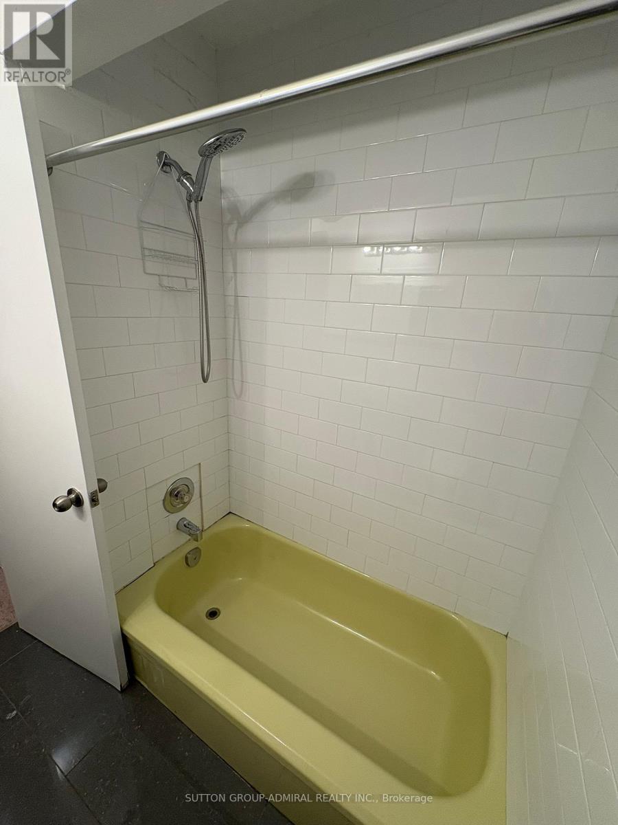 2 - 20 Meadowbrook Road, Toronto, Ontario  M6B 2S4 - Photo 13 - C12473572