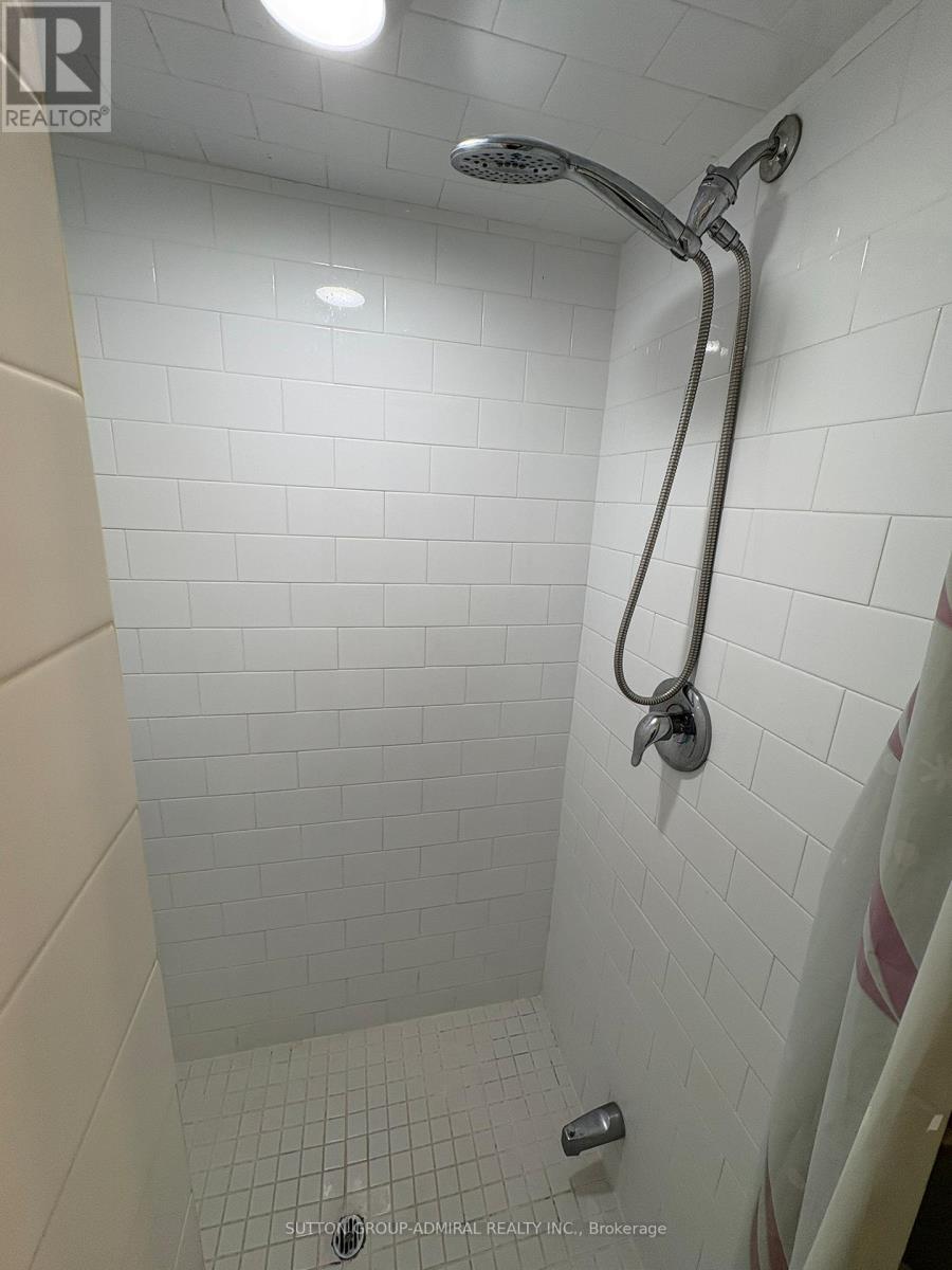 2 - 20 Meadowbrook Road, Toronto, Ontario  M6B 2S4 - Photo 23 - C12473572