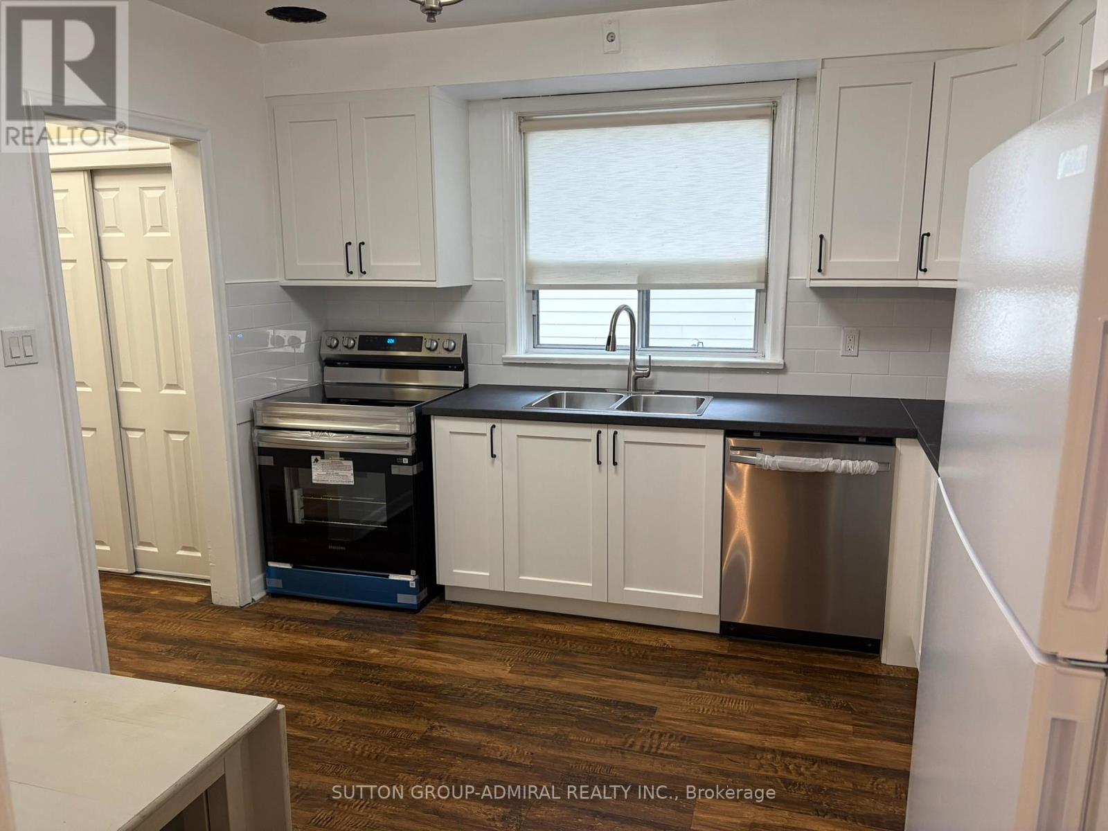2 - 20 Meadowbrook Road, Toronto, Ontario  M6B 2S4 - Photo 5 - C12473572